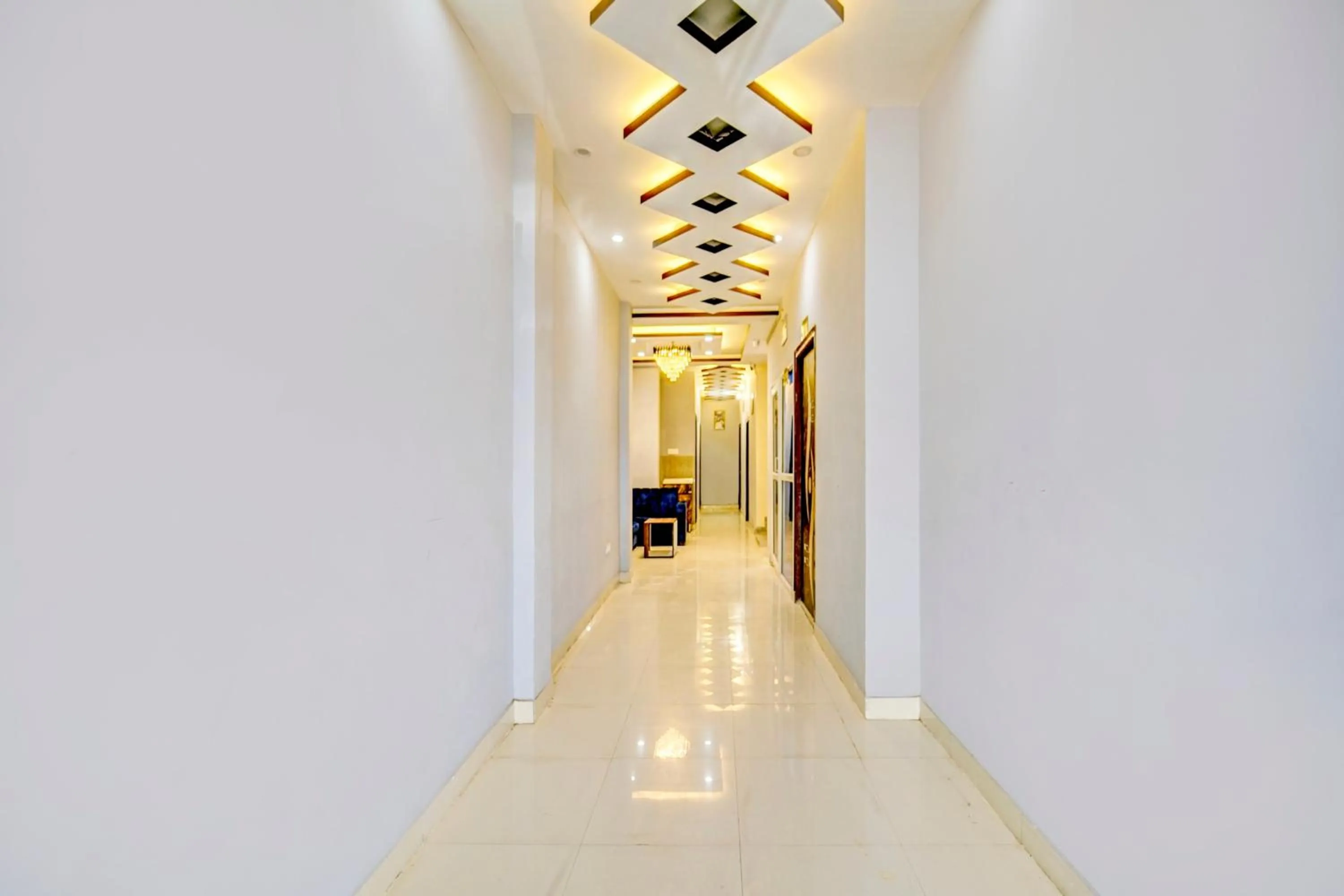 Lobby or reception in Super Townhouse Anisabad Near Mahavir Sansthan