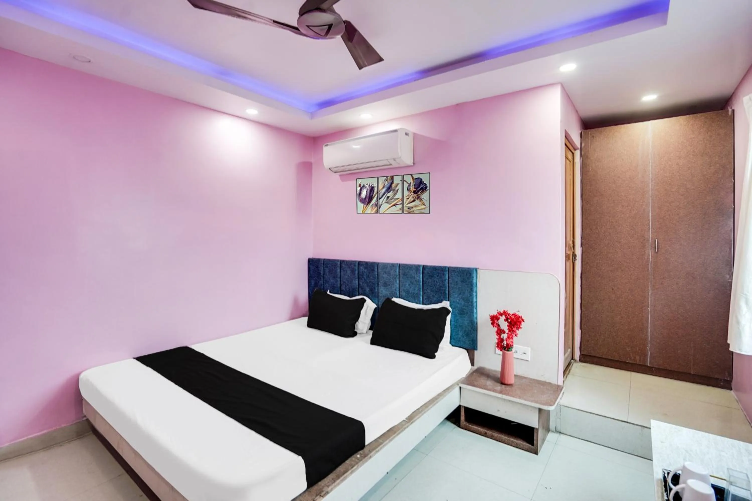 Bedroom, Bed in Super Townhouse Butler Road Near Maripur Chowk
