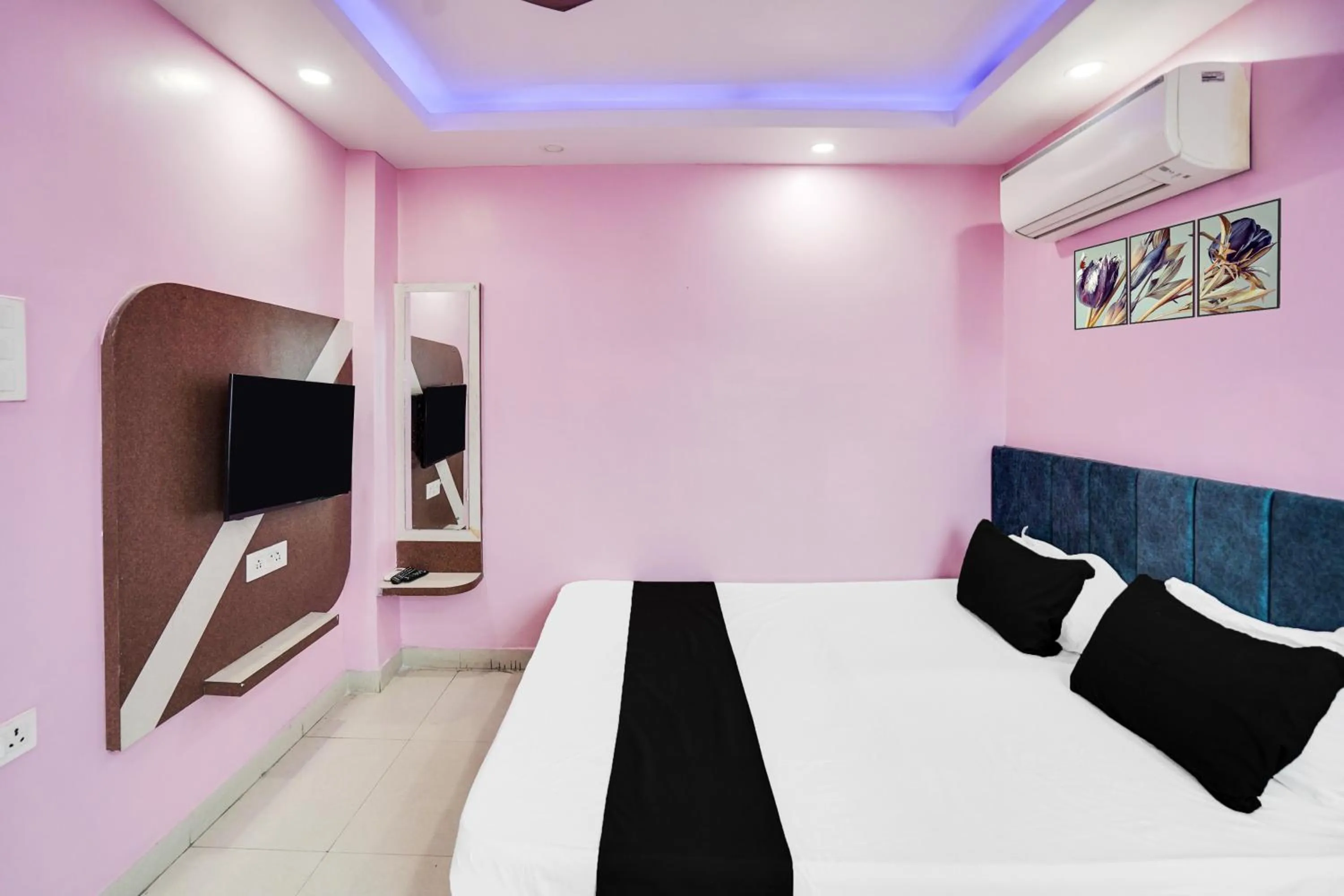 Bedroom, Bed in Super Townhouse Butler Road Near Maripur Chowk