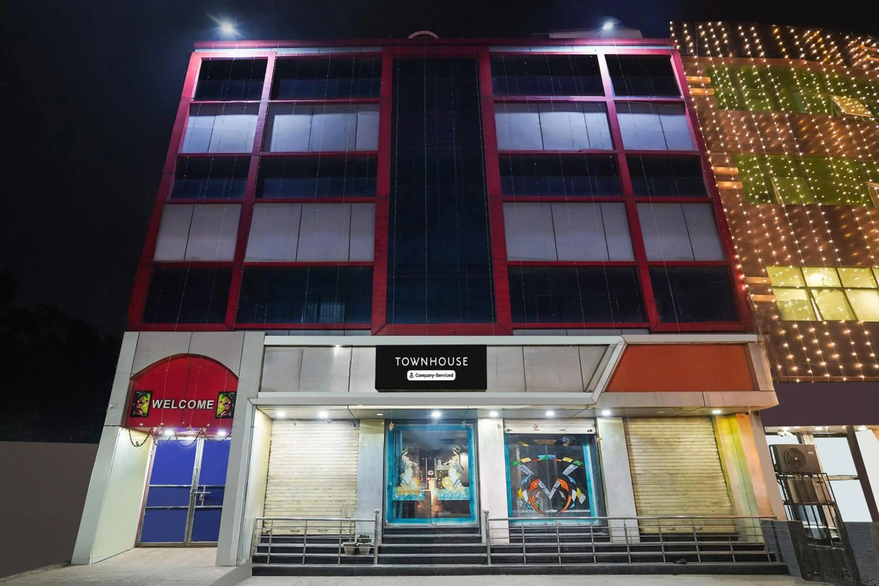 Facade/entrance in Super Townhouse Butler Road Near Maripur Chowk