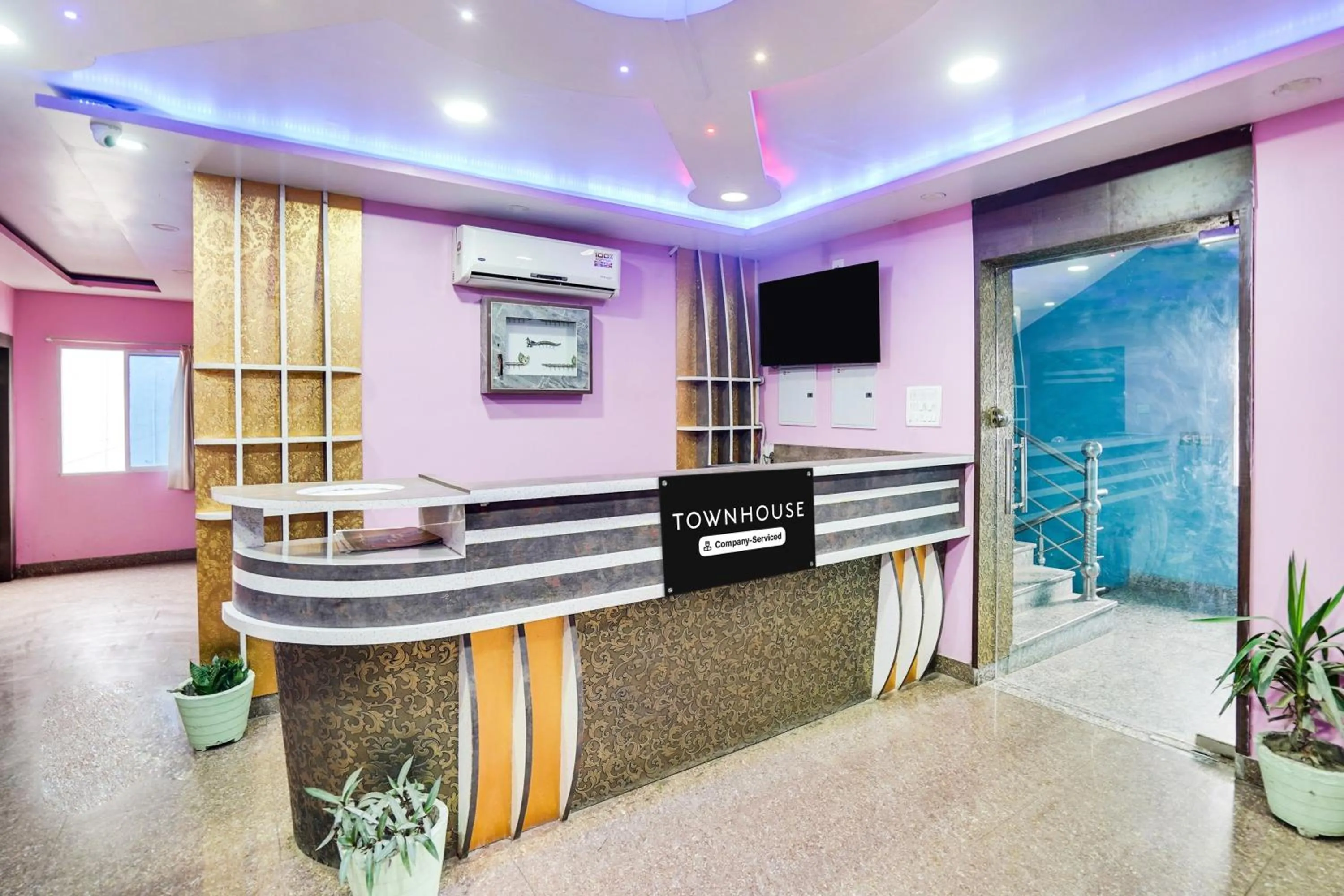 Lobby or reception in Super Townhouse Butler Road Near Maripur Chowk