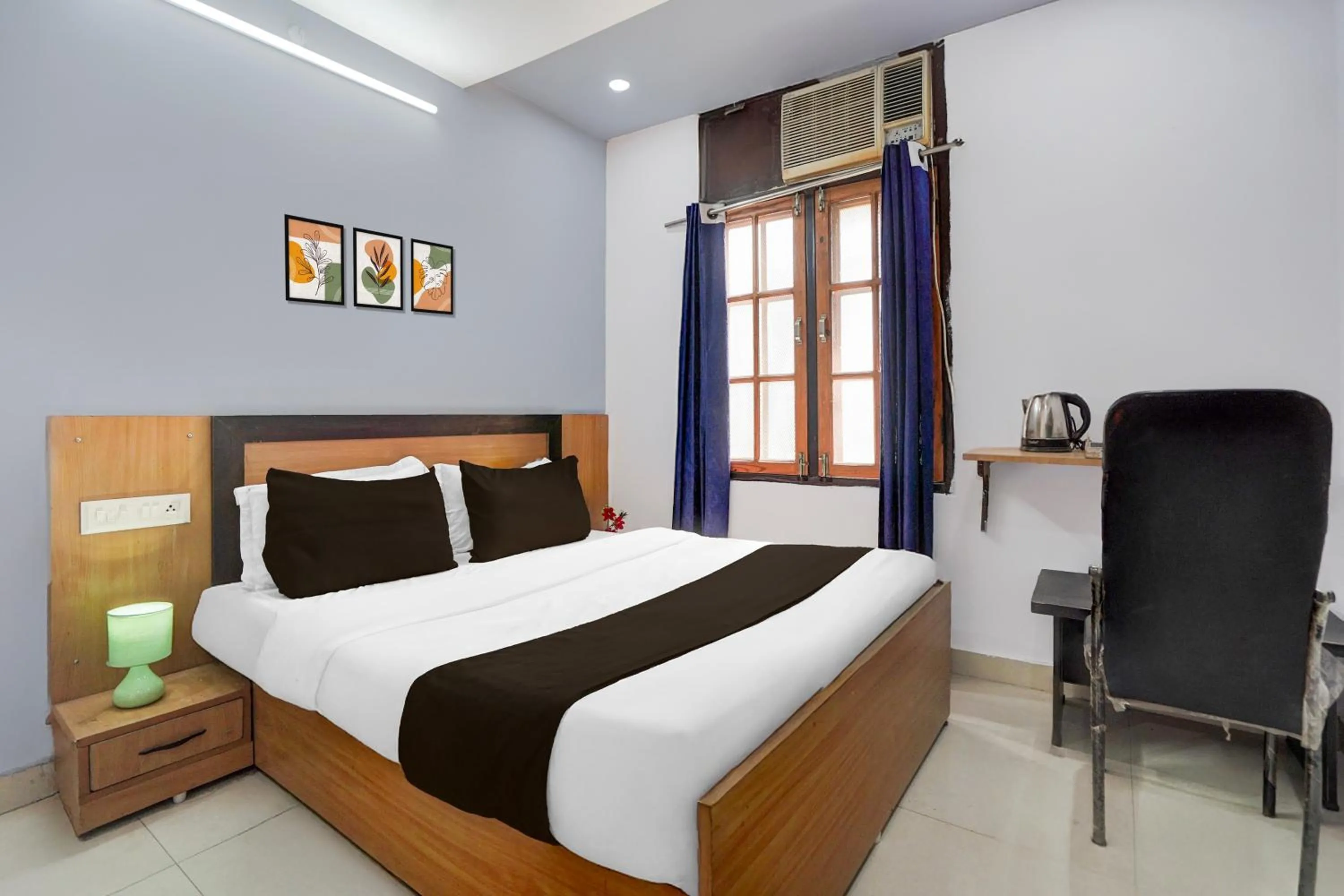 Bedroom, Bed in Super Hotel O Gomti Nagar Near Amity Formerly Hotel Green Apple