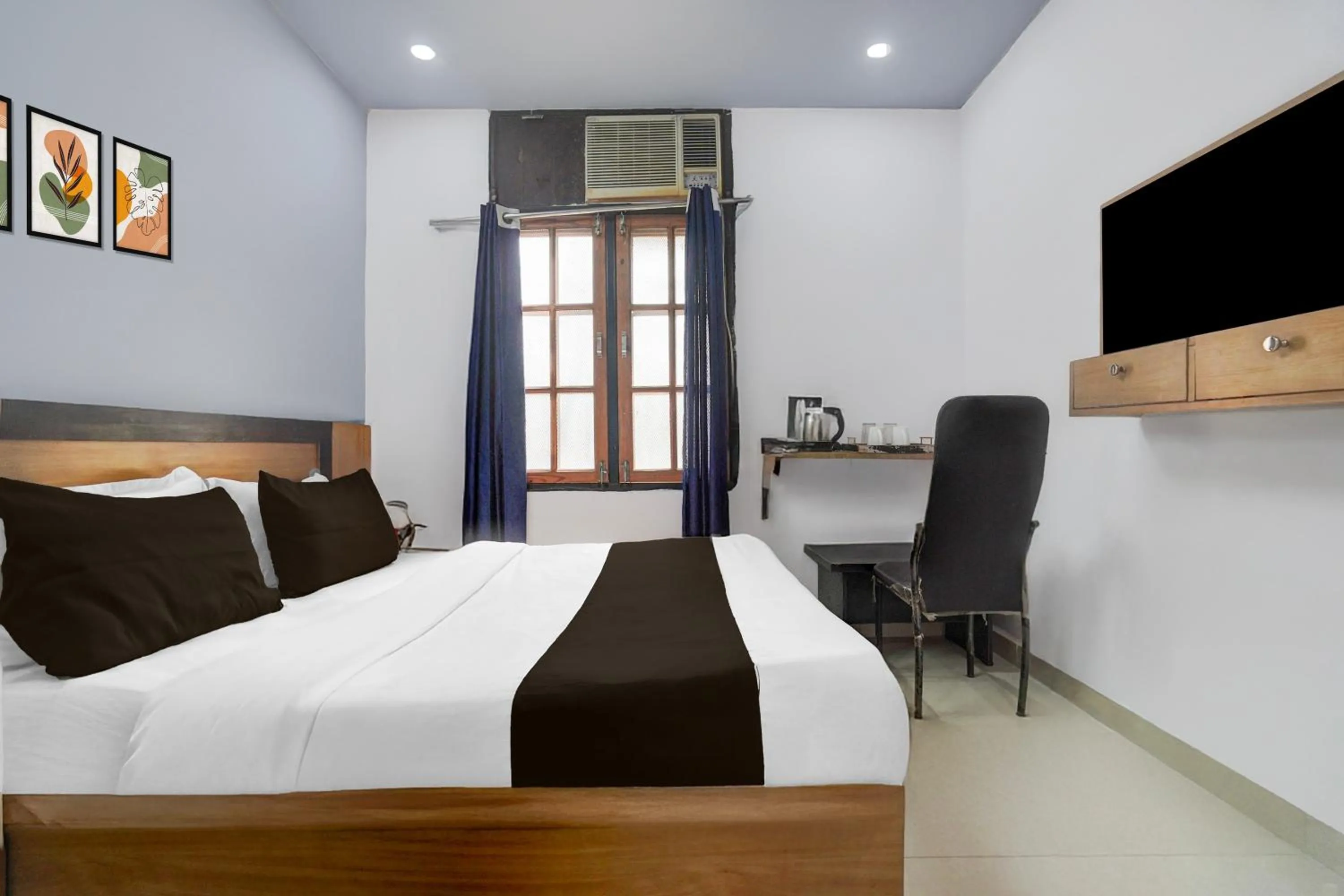 Bedroom, Bed in Super Hotel O Gomti Nagar Near Amity Formerly Hotel Green Apple