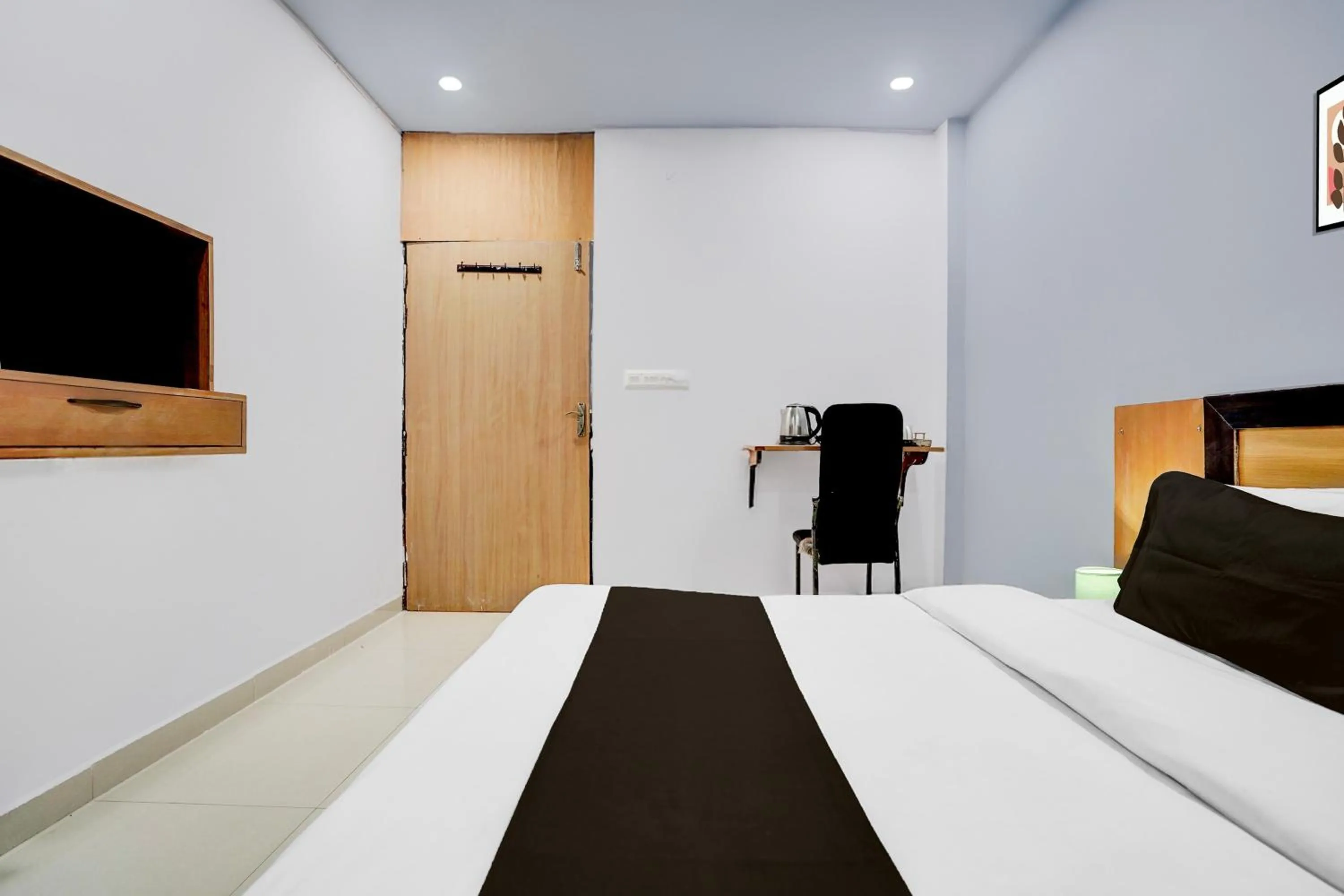 Bedroom, Bed in Super Hotel O Gomti Nagar Near Amity Formerly Hotel Green Apple