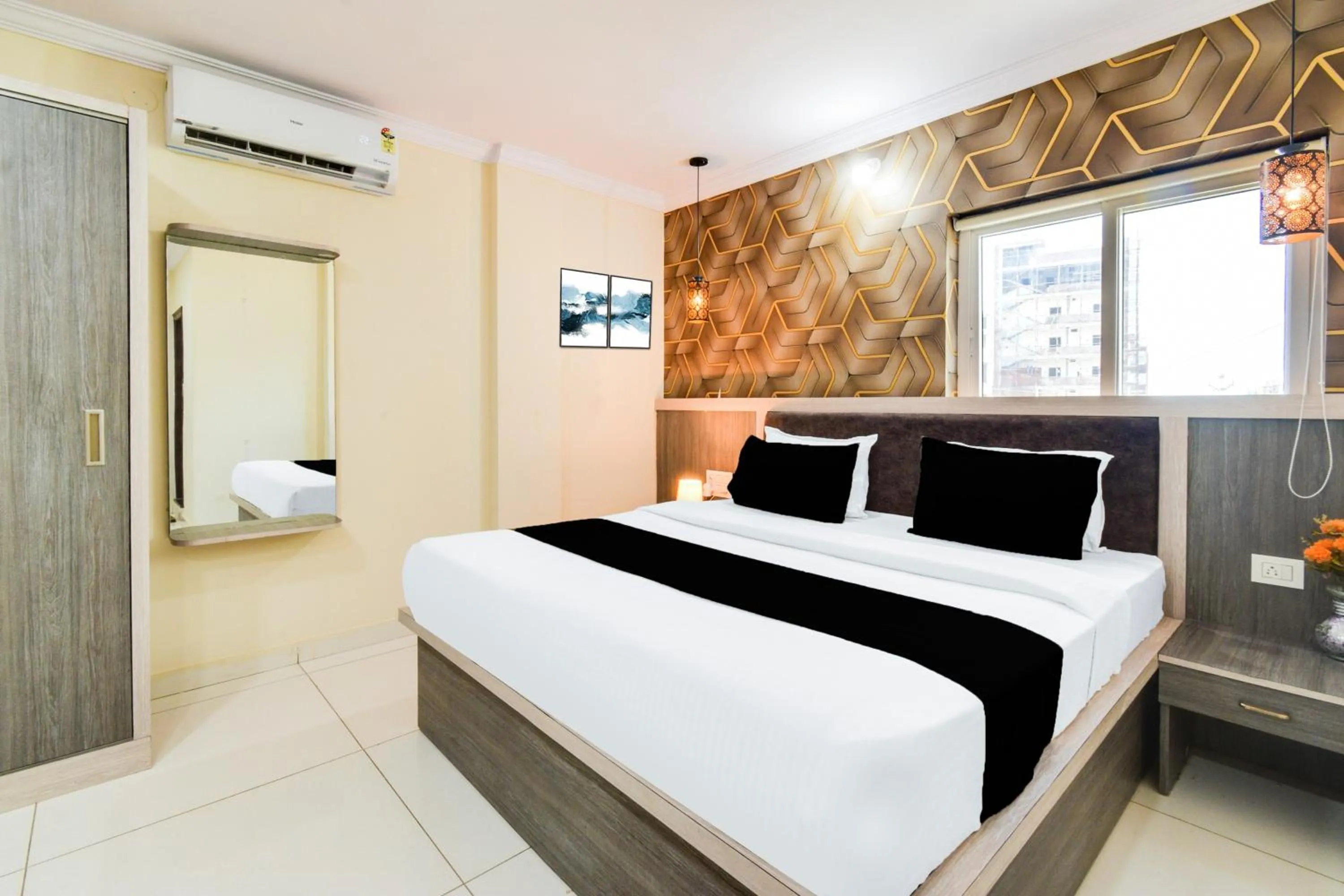 Super Townhouse Shamshabad Paradise Formerly Blue Petals Hotel