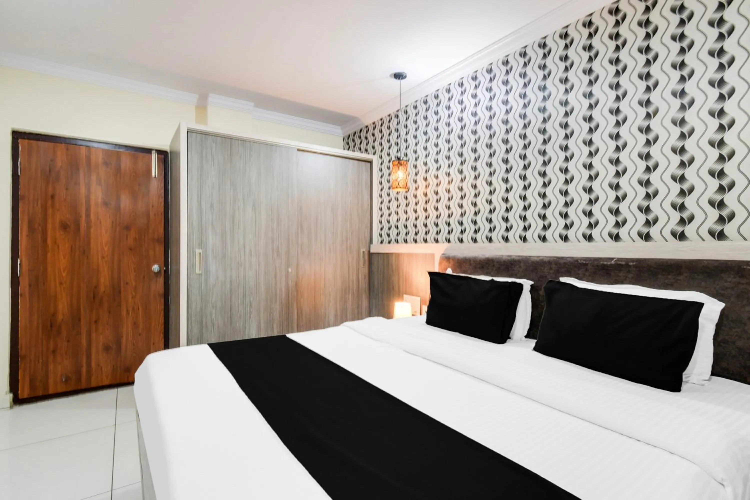 Bedroom, Bed in Super Townhouse Shamshabad Paradise Formerly Blue Petals Hotel