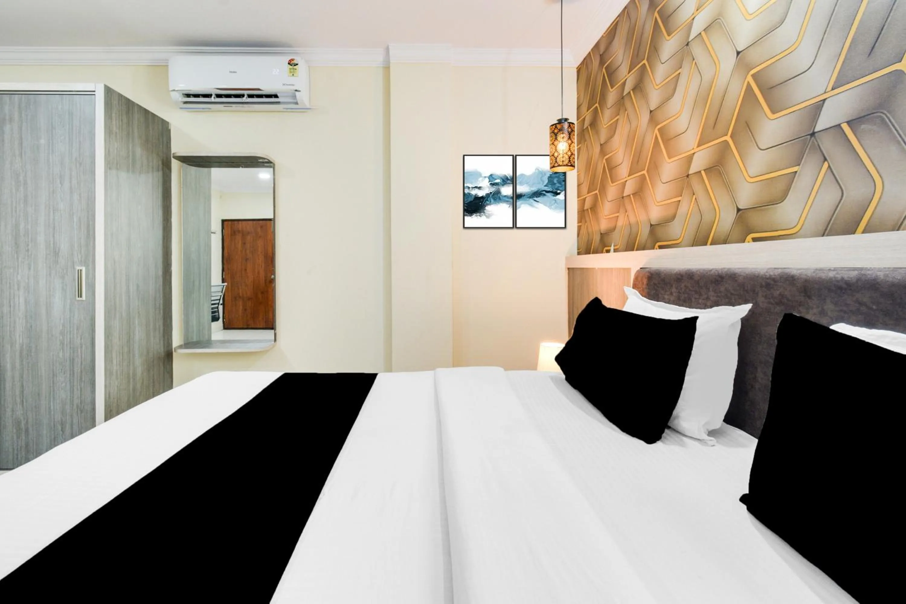 Bedroom, Bed in Super Townhouse Shamshabad Paradise Formerly Blue Petals Hotel