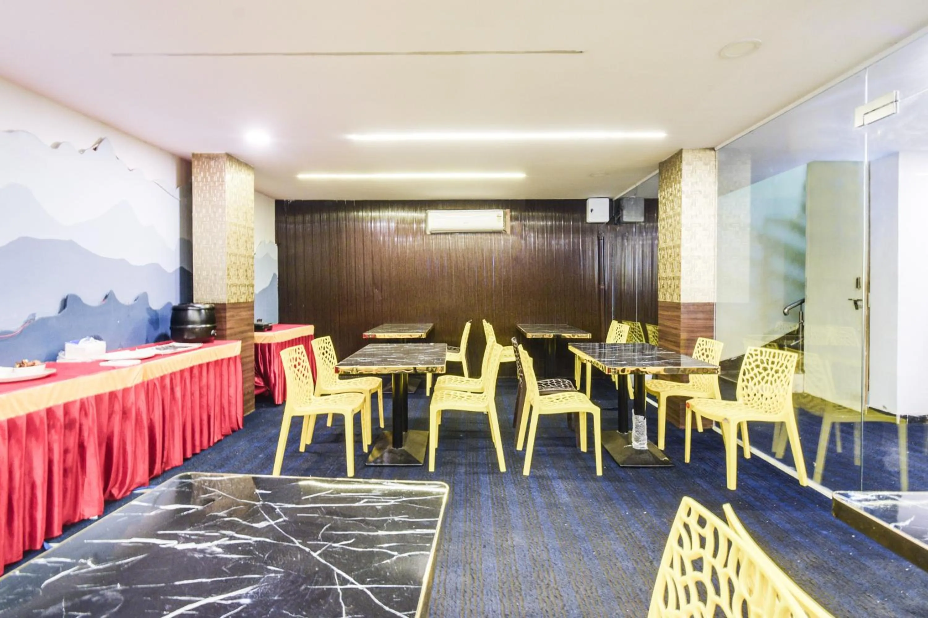 Restaurant/places to eat in Super Townhouse Shamshabad Paradise Formerly Blue Petals Hotel