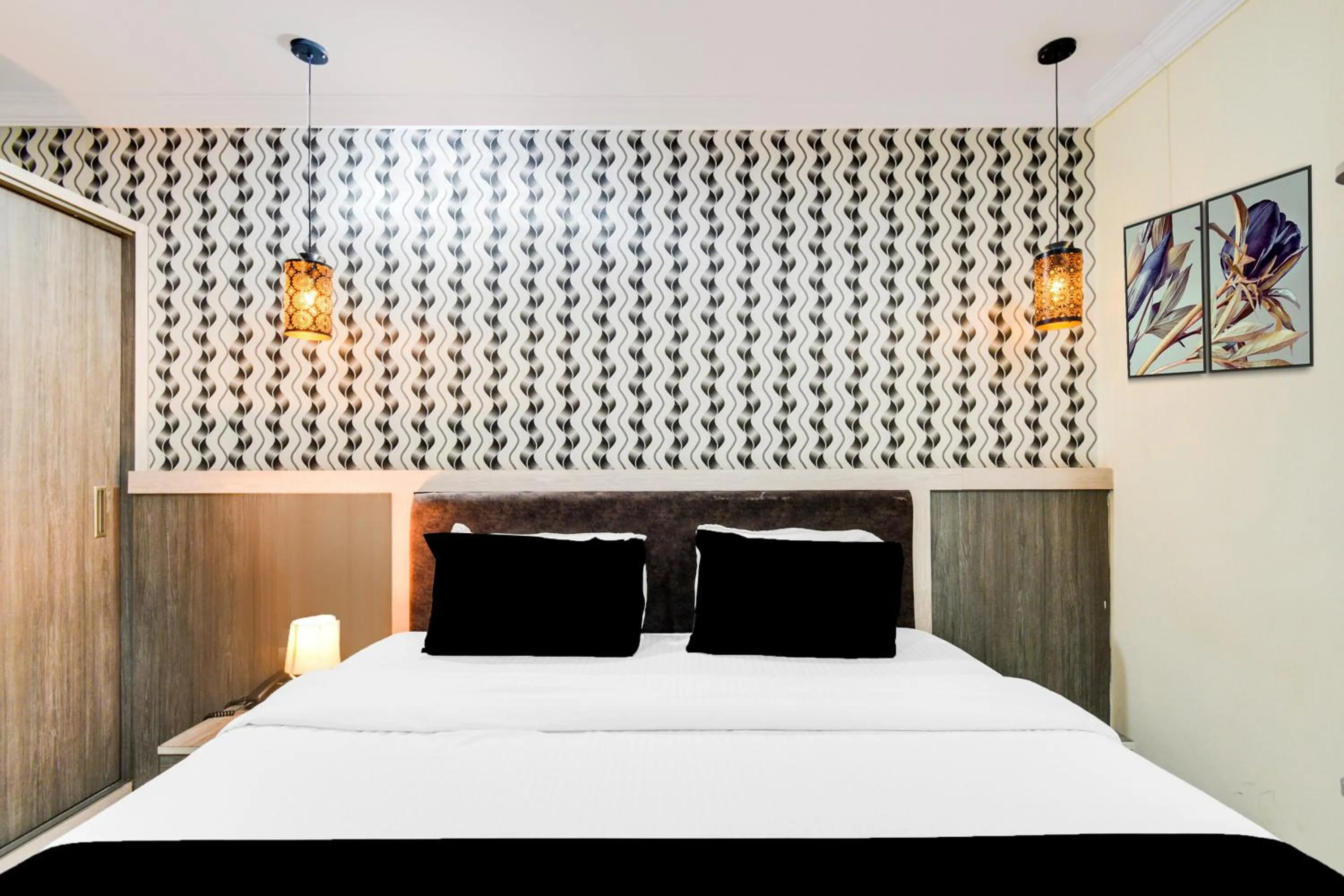 Bedroom, Bed in Super Townhouse Shamshabad Paradise Formerly Blue Petals Hotel