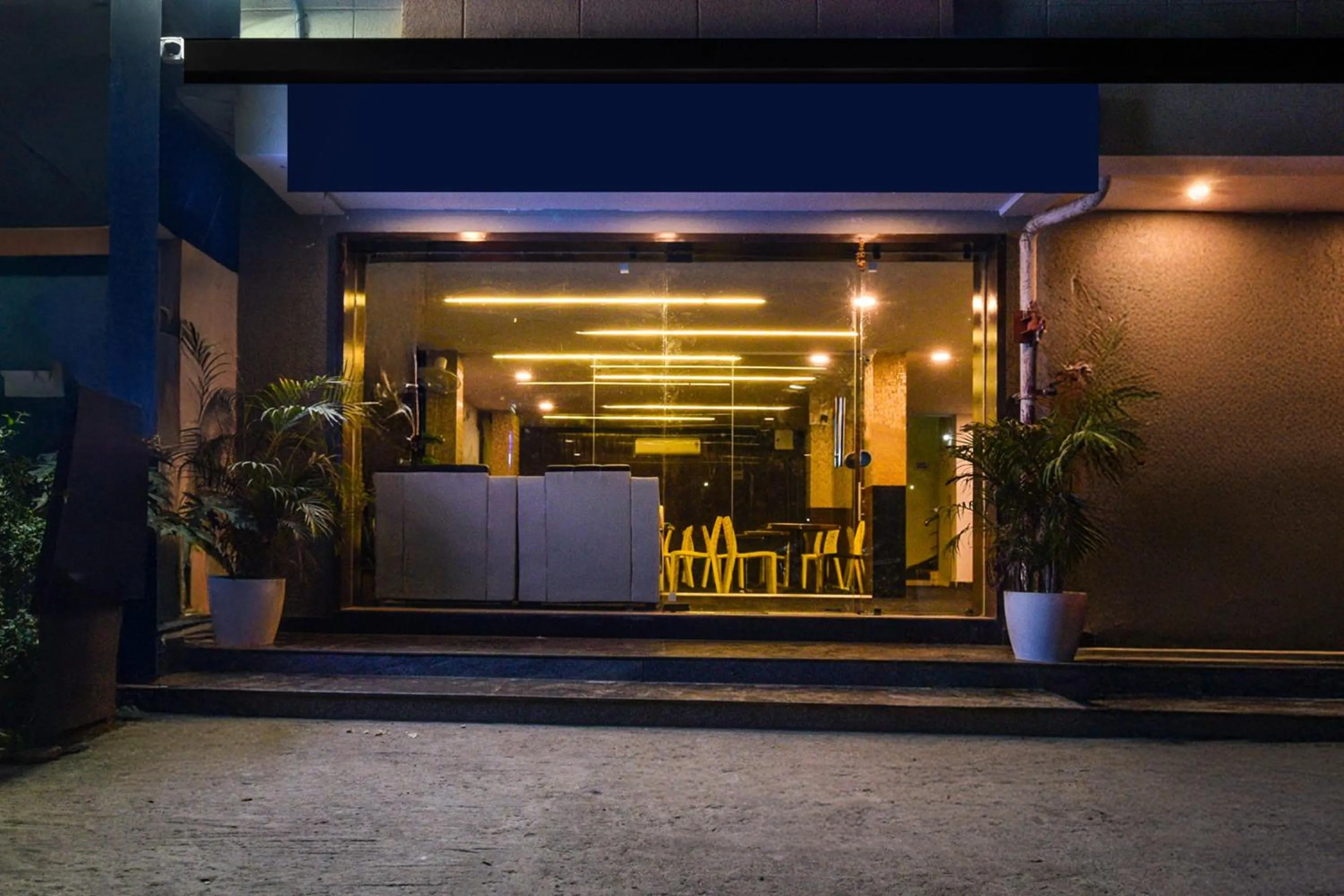 Facade/entrance in Super Townhouse Shamshabad Paradise Formerly Blue Petals Hotel