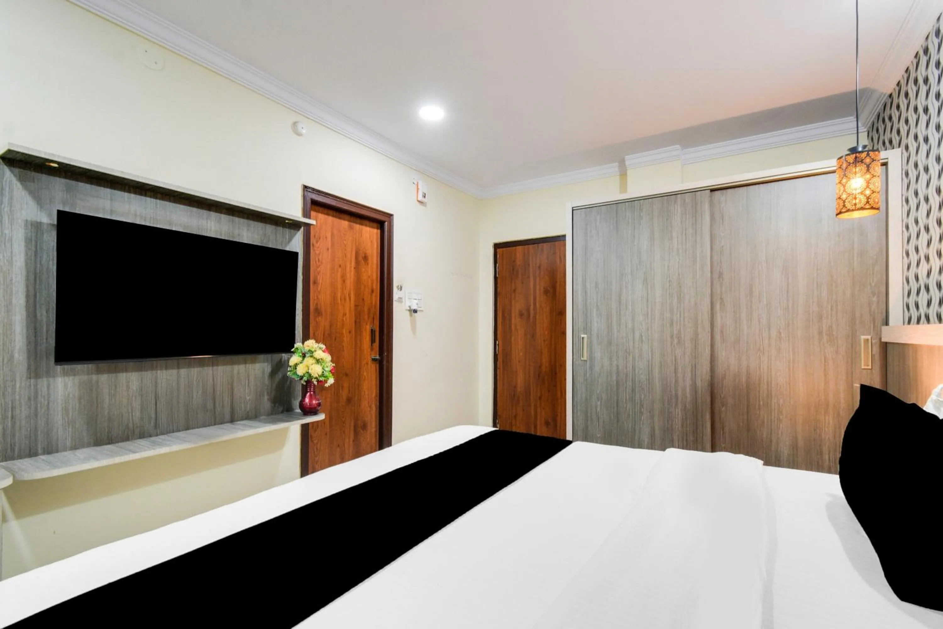 Bedroom, Bed in Super Townhouse Shamshabad Paradise Formerly Blue Petals Hotel