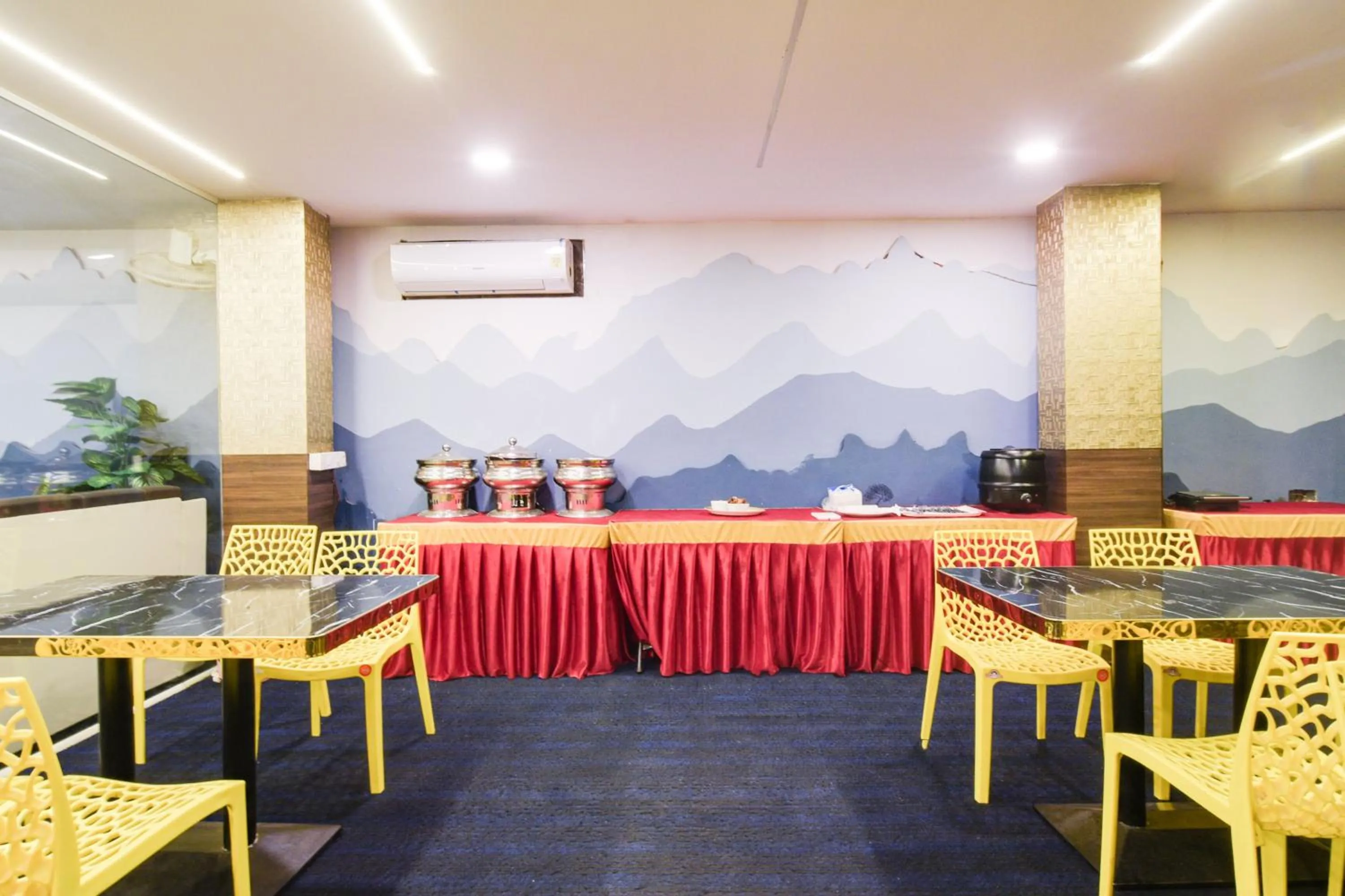 Restaurant/places to eat in Super Townhouse Shamshabad Paradise Formerly Blue Petals Hotel