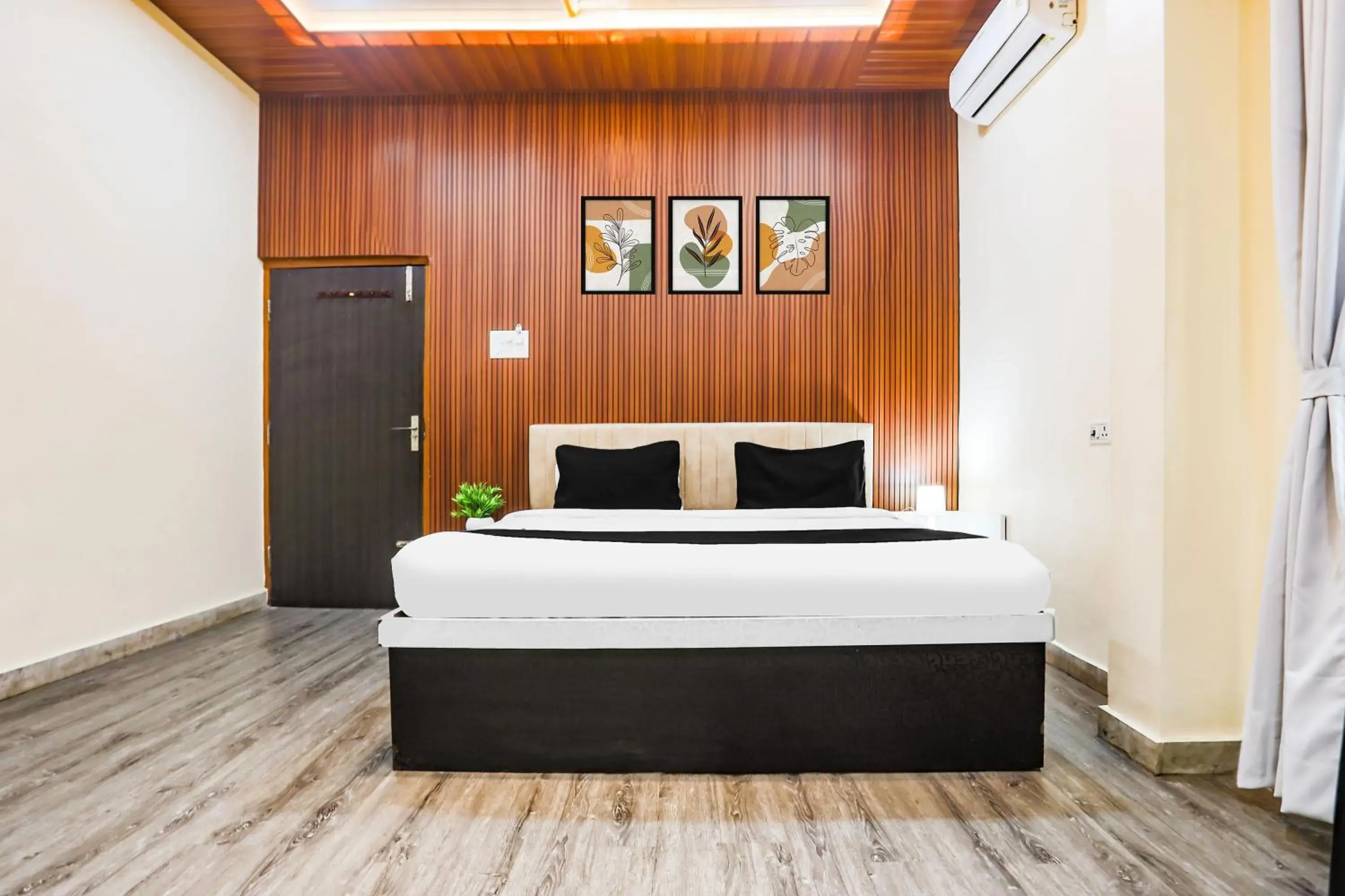 Classic Triple Room - single occupancy in Super Collection O Jagannath Mandir Road Formerly Paradise Residency Classic Triple Room - single occupancy in Super Collection O Jagannath Mandir Road Formerly Paradise Residency