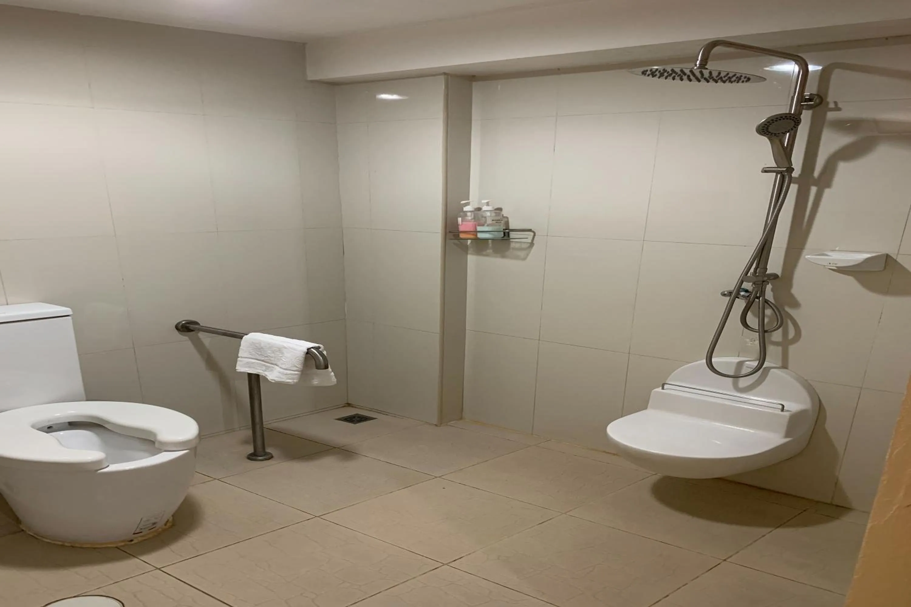 Bathroom in Kim Hotel At Morleng