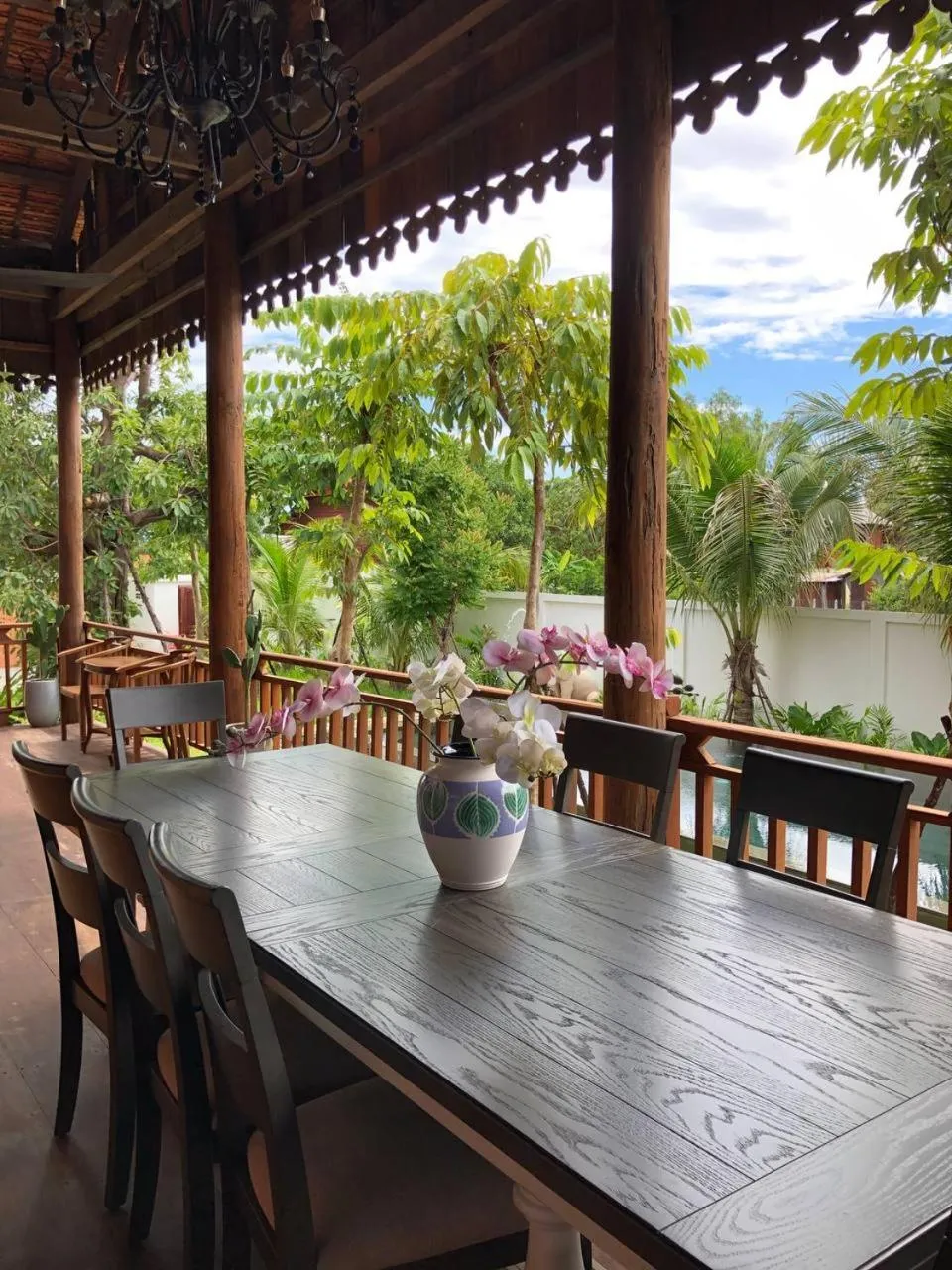 Dining area in Isann Lodge