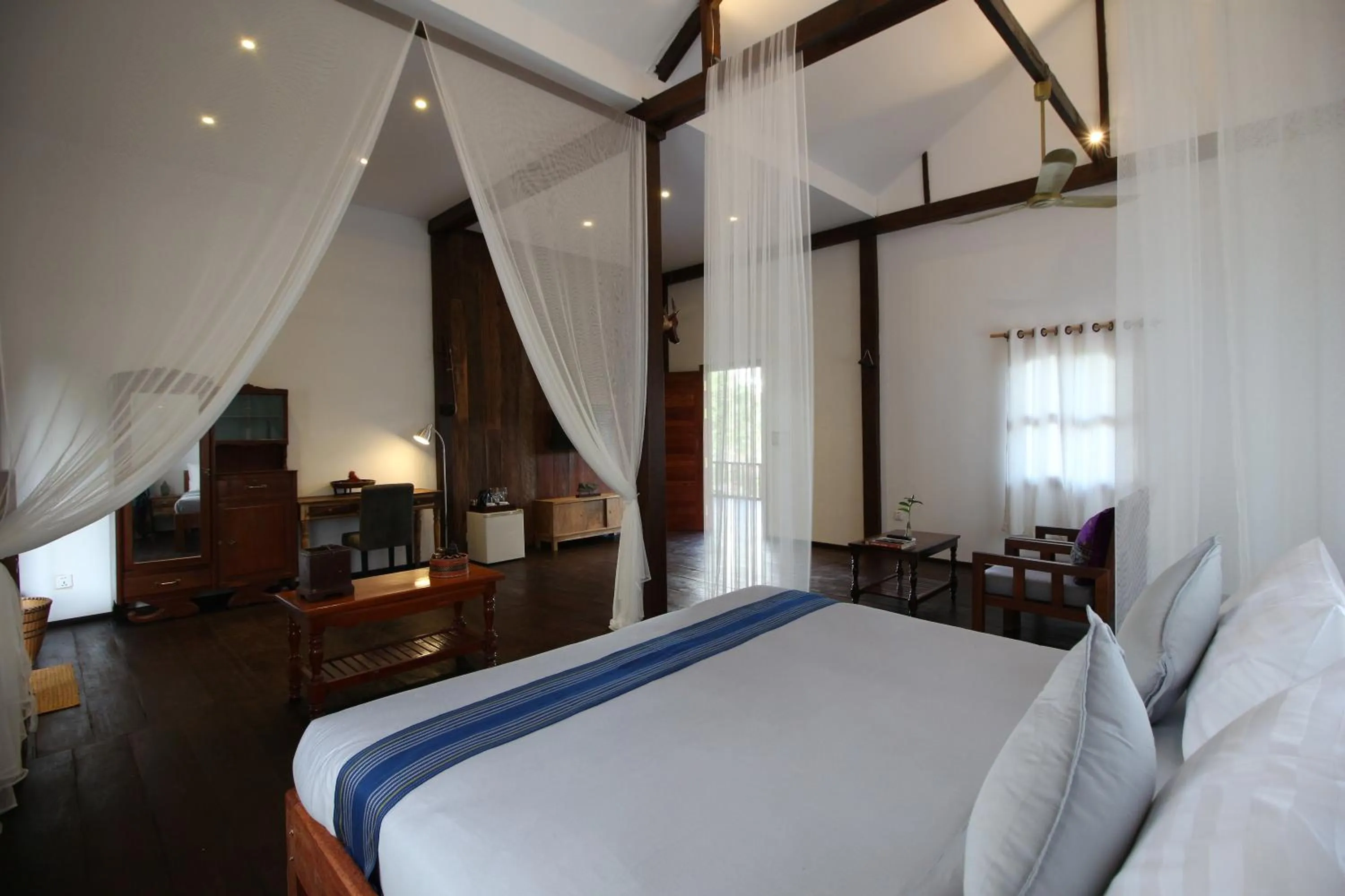 Photo of the whole room, Bed in Isann Lodge