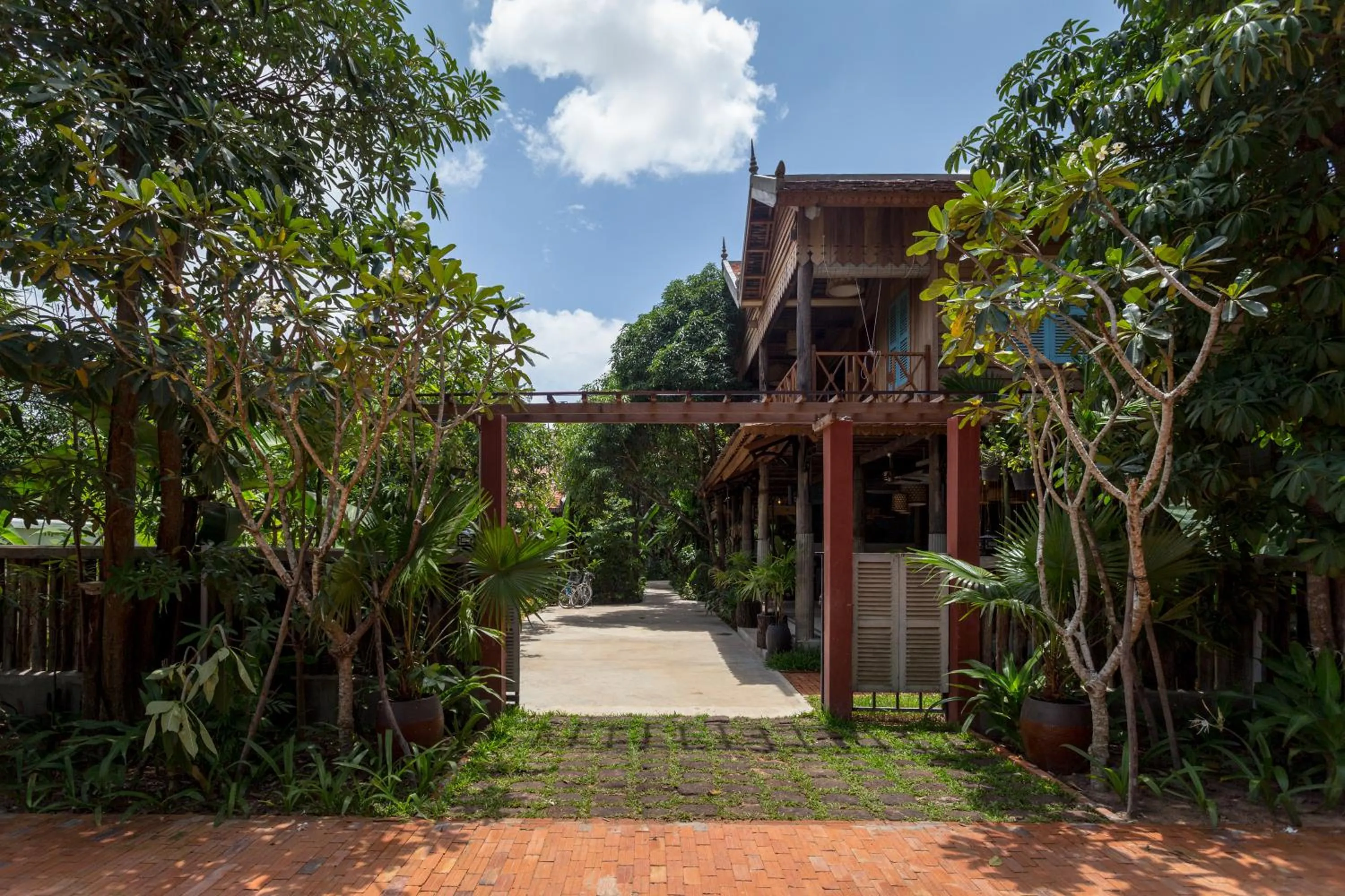 Street view in Isann Lodge