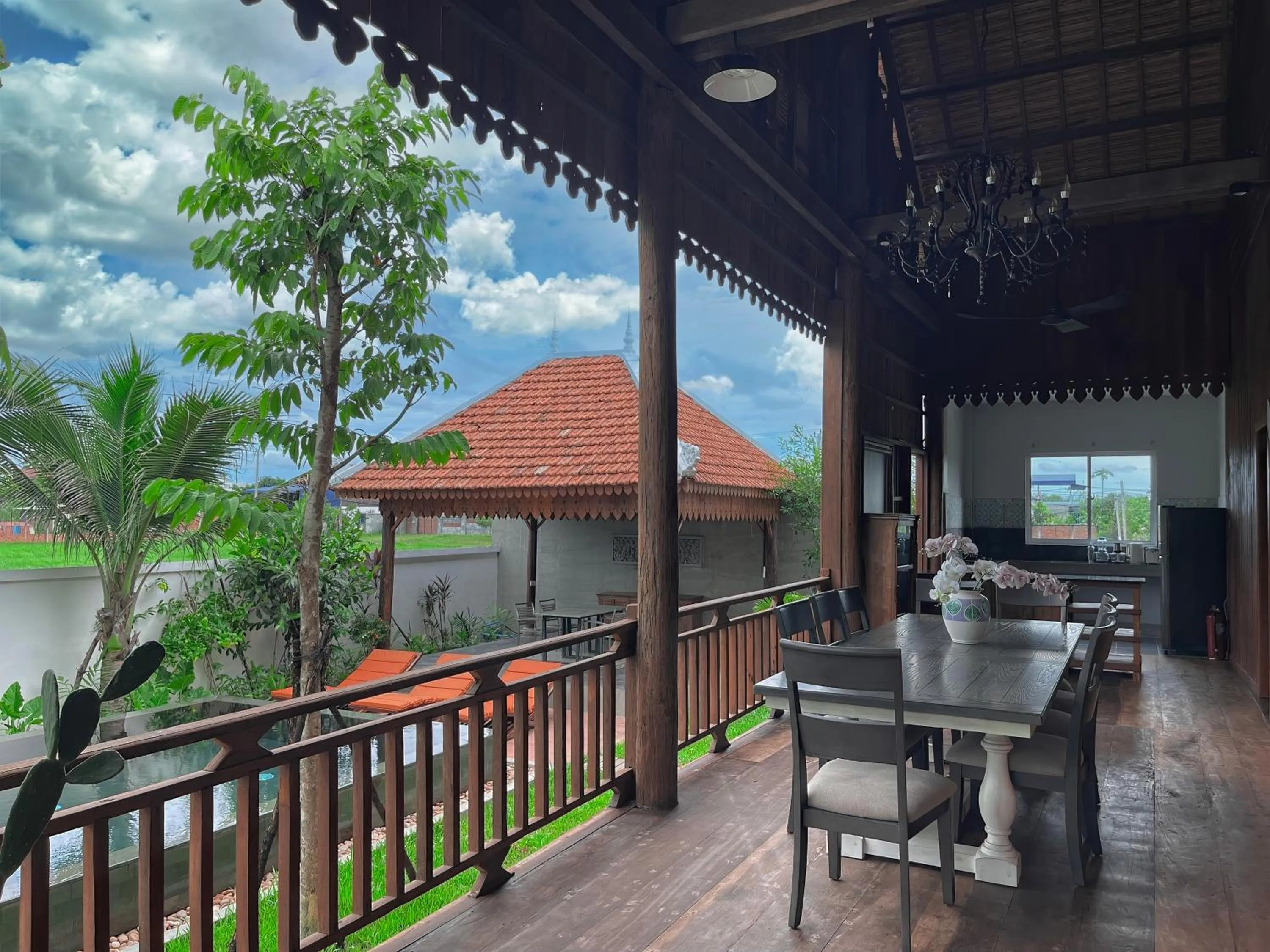 Dining area in Isann Lodge