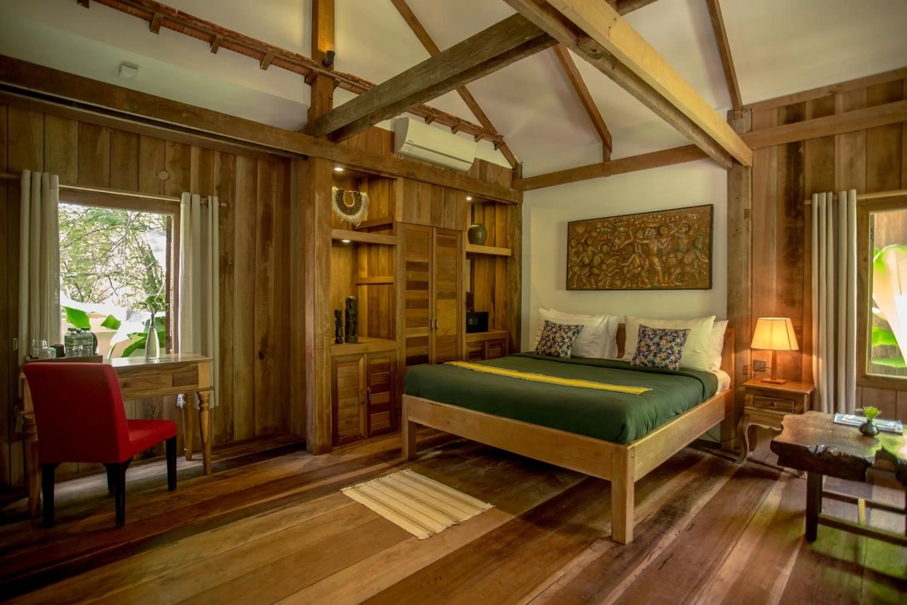 Photo of the whole room, Bed in Isann Lodge