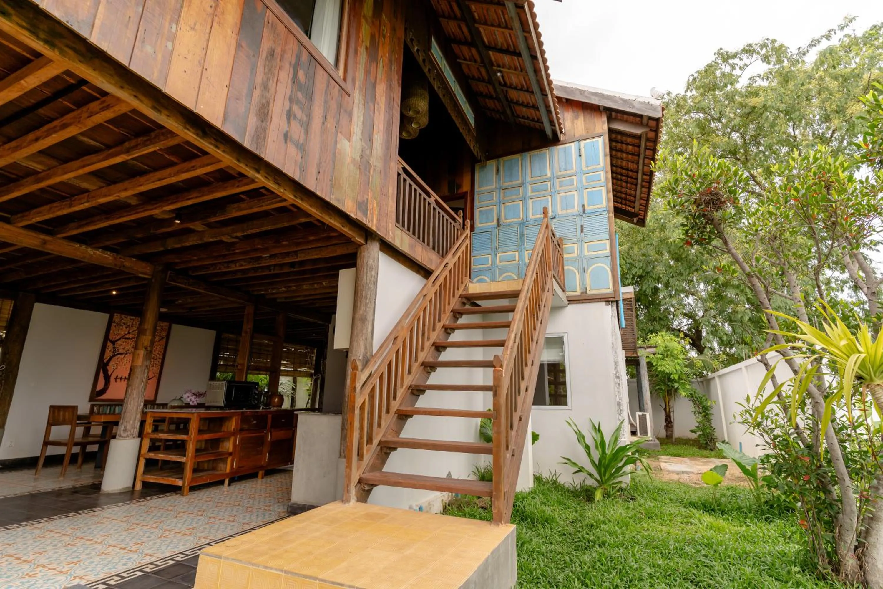 Property building in Isann Lodge