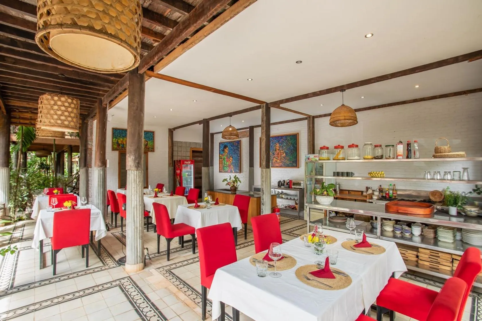 Restaurant/places to eat in Isann Lodge