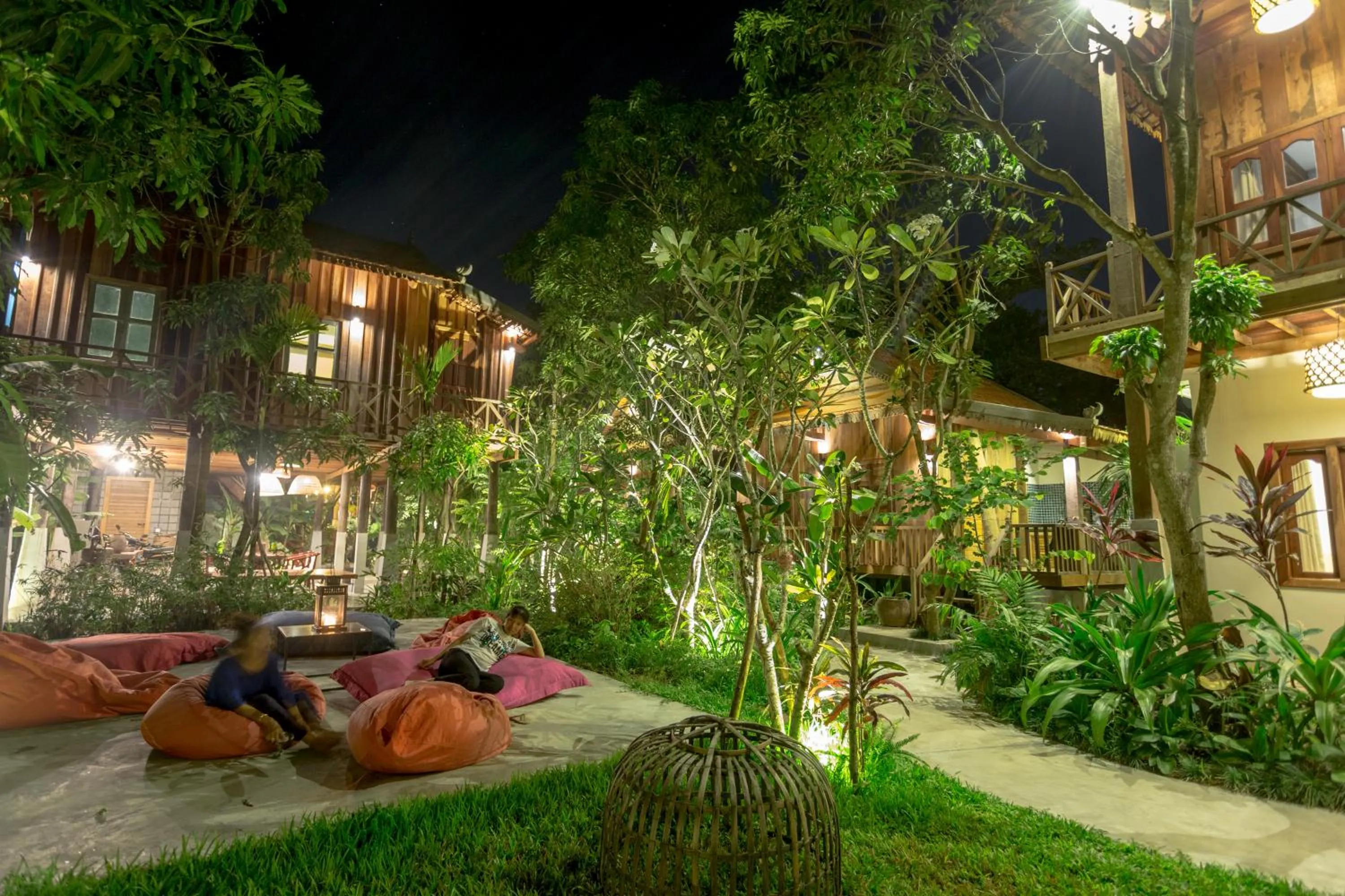 Lounge or bar in Isann Lodge