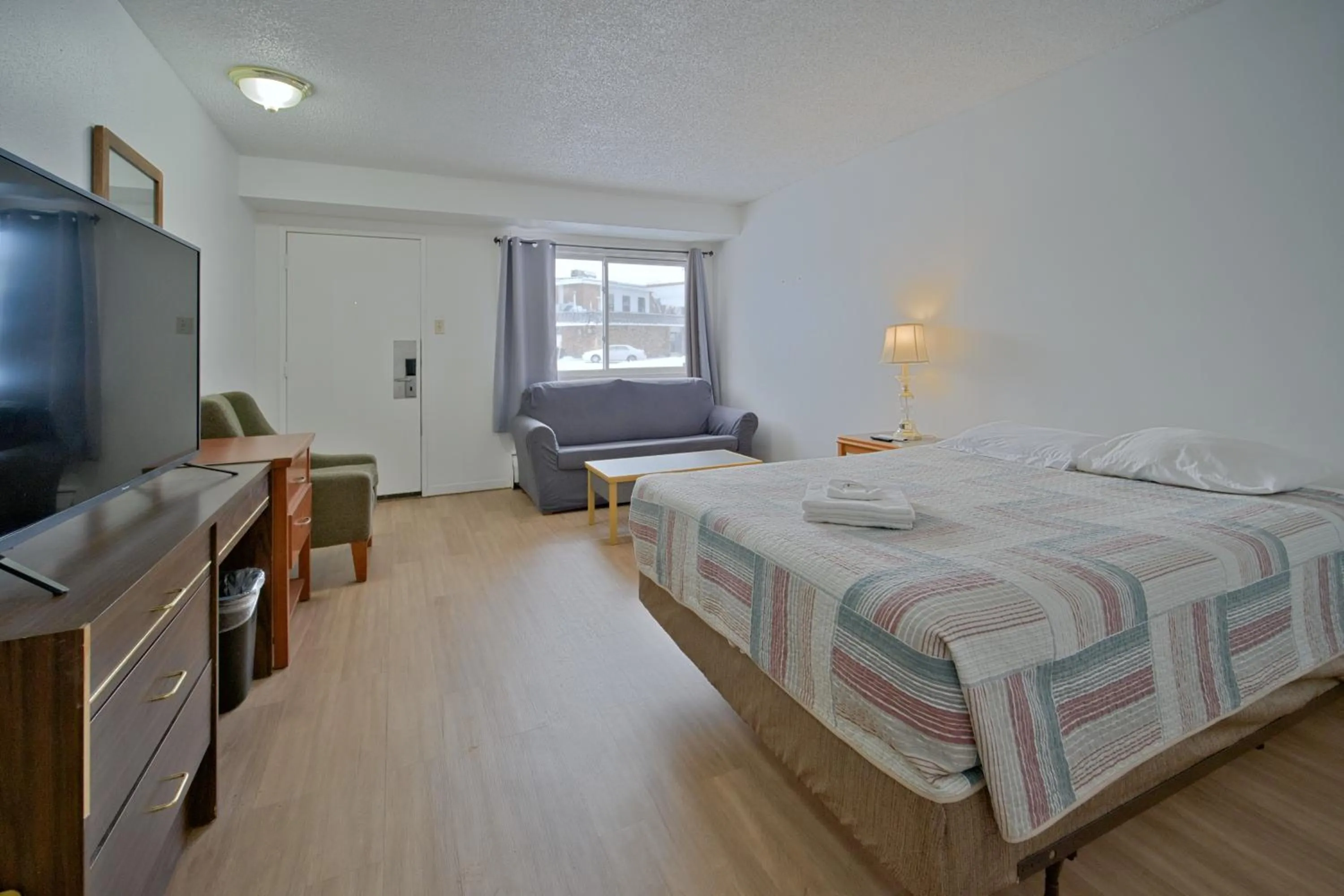 Bedroom, Bed in Midtown Premium