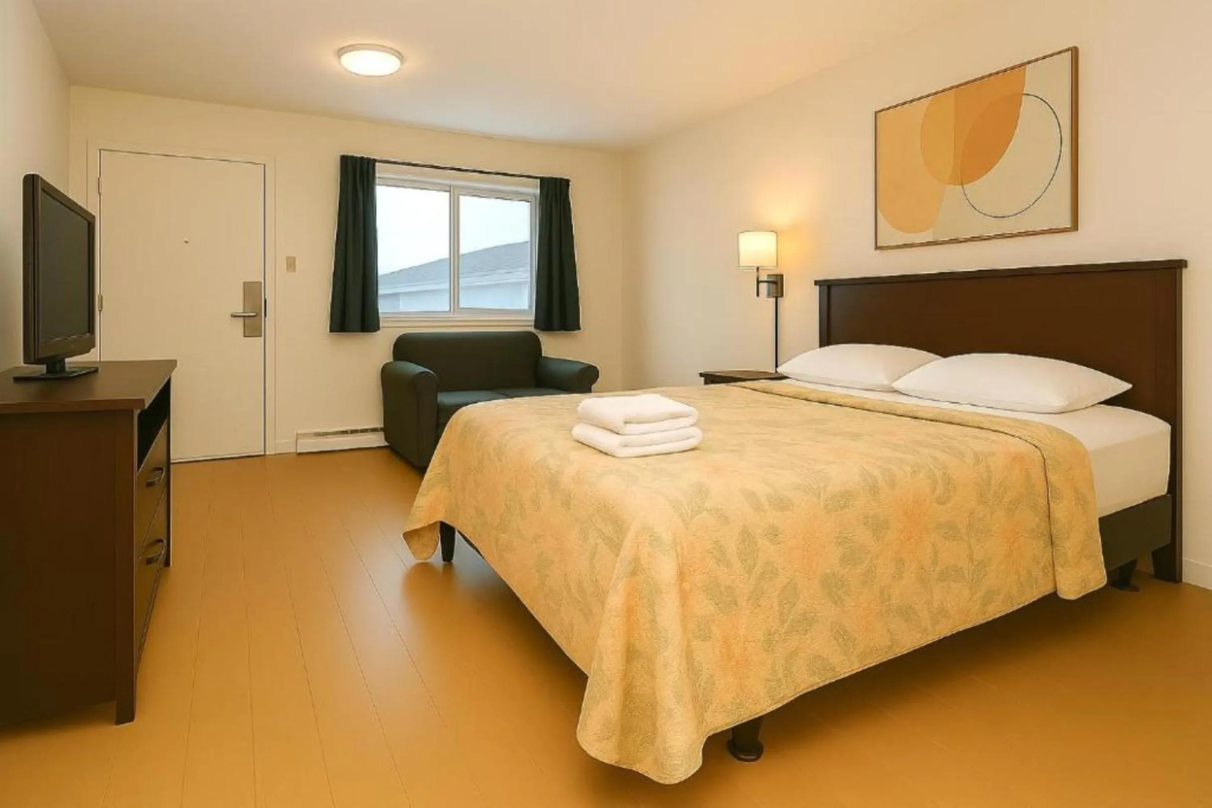 Photo of the whole room, Bed in Midtown Premium