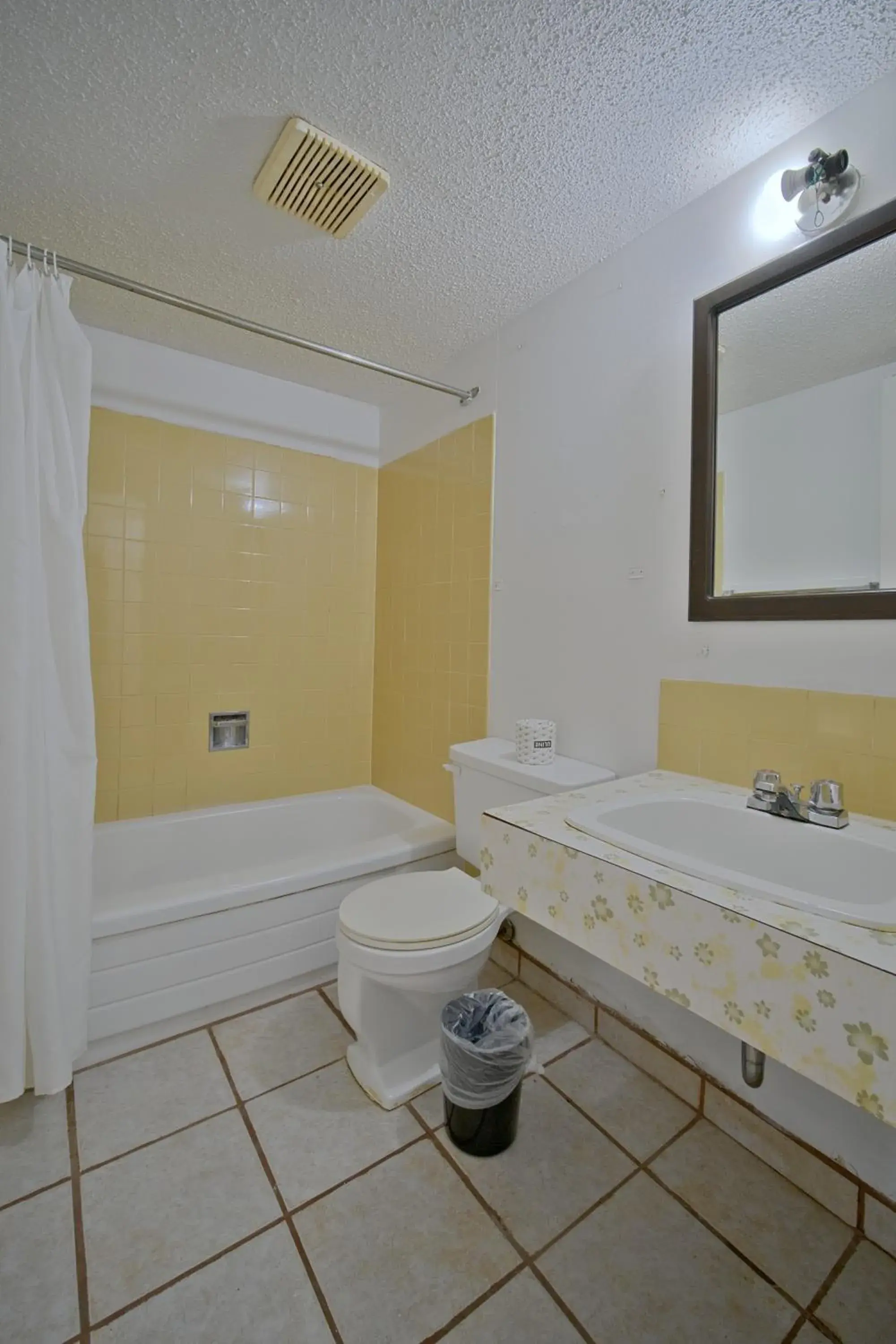 Queen Room in Midtown Premium Queen Room in Midtown Premium