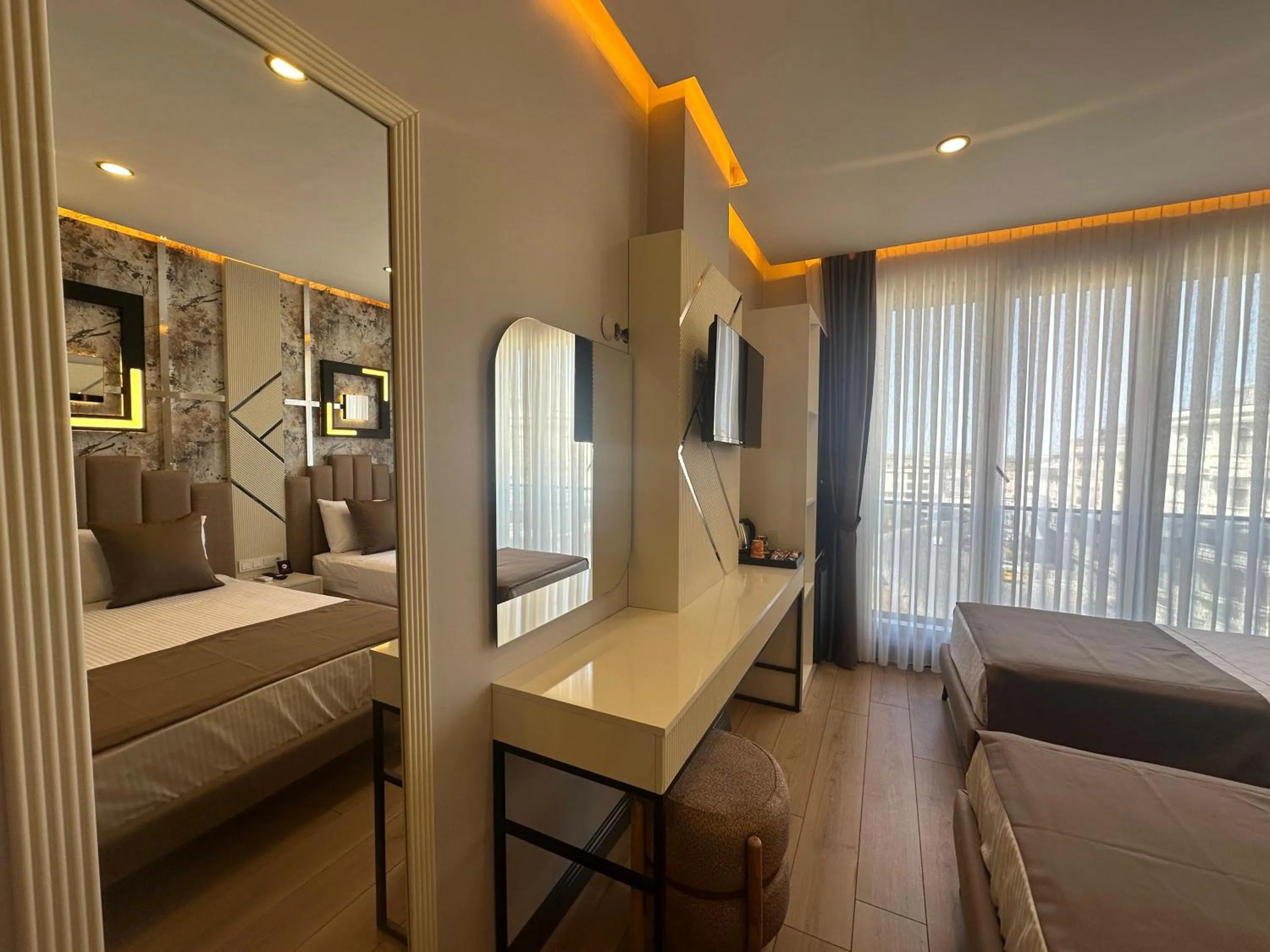 Photo of the whole room, Bed in Fourpoints Airport Hotel