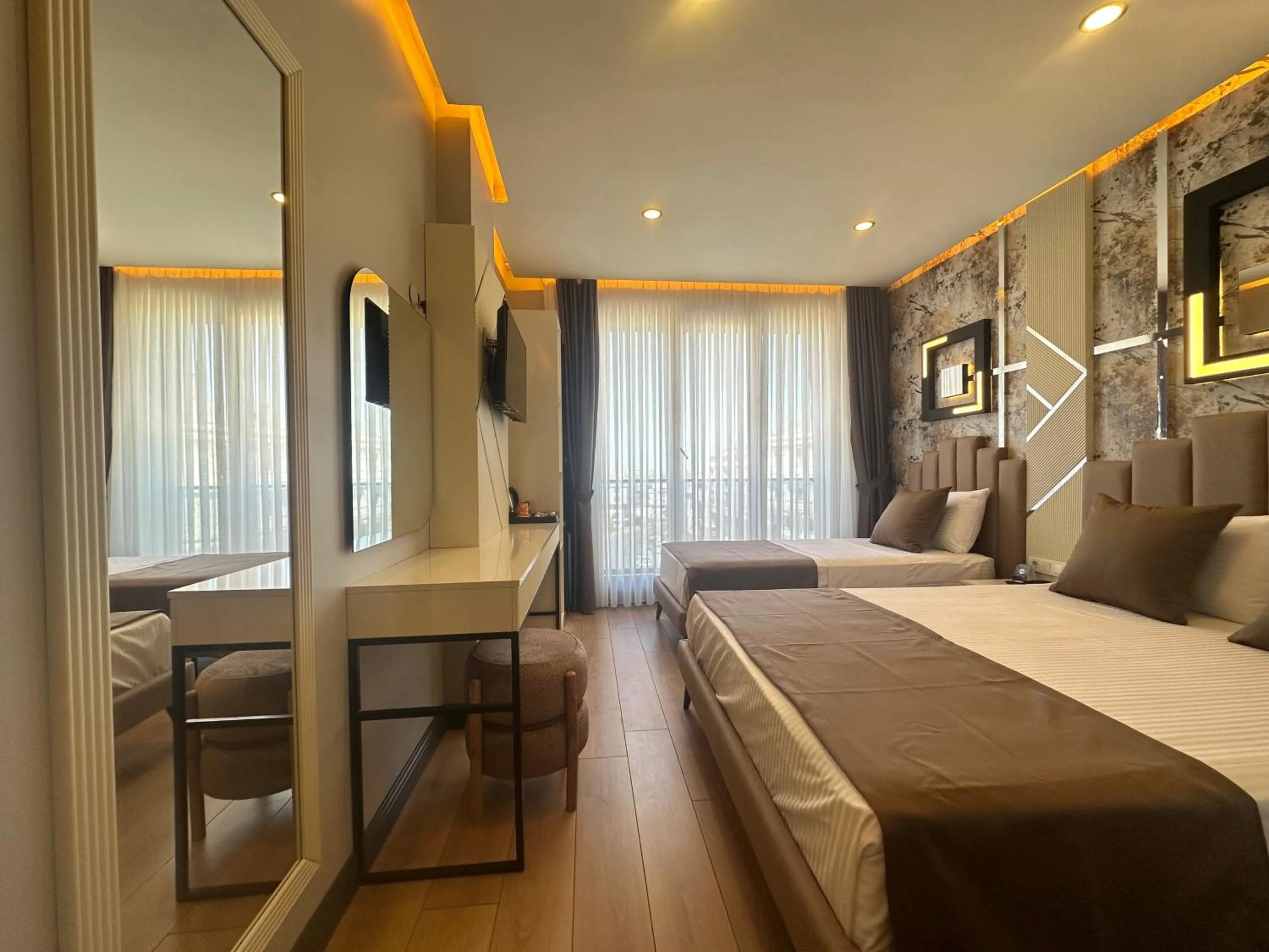 Photo of the whole room, Bed in Fourpoints Airport Hotel