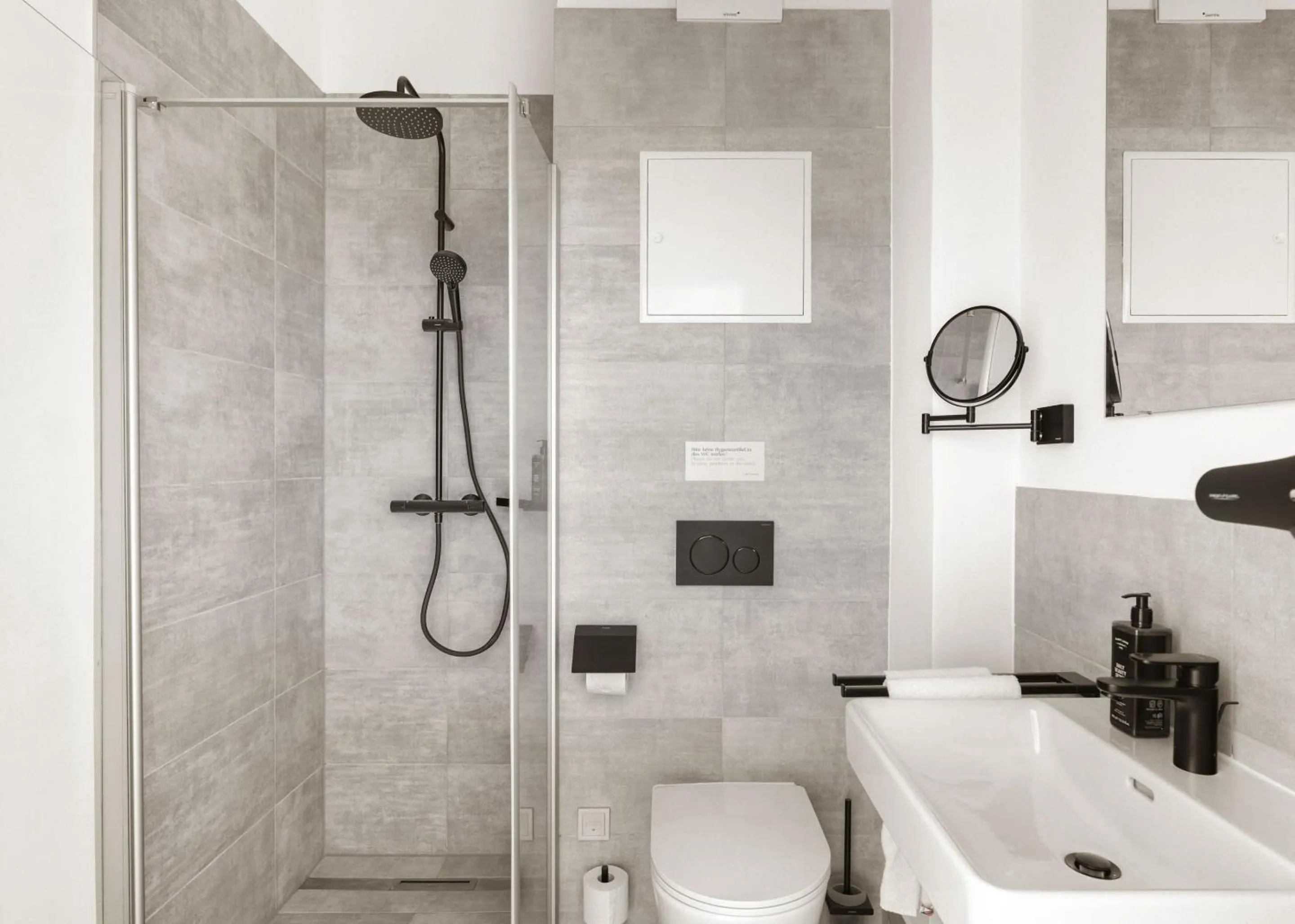 Shower in Limehome Graz Trauttmansdorffgasse