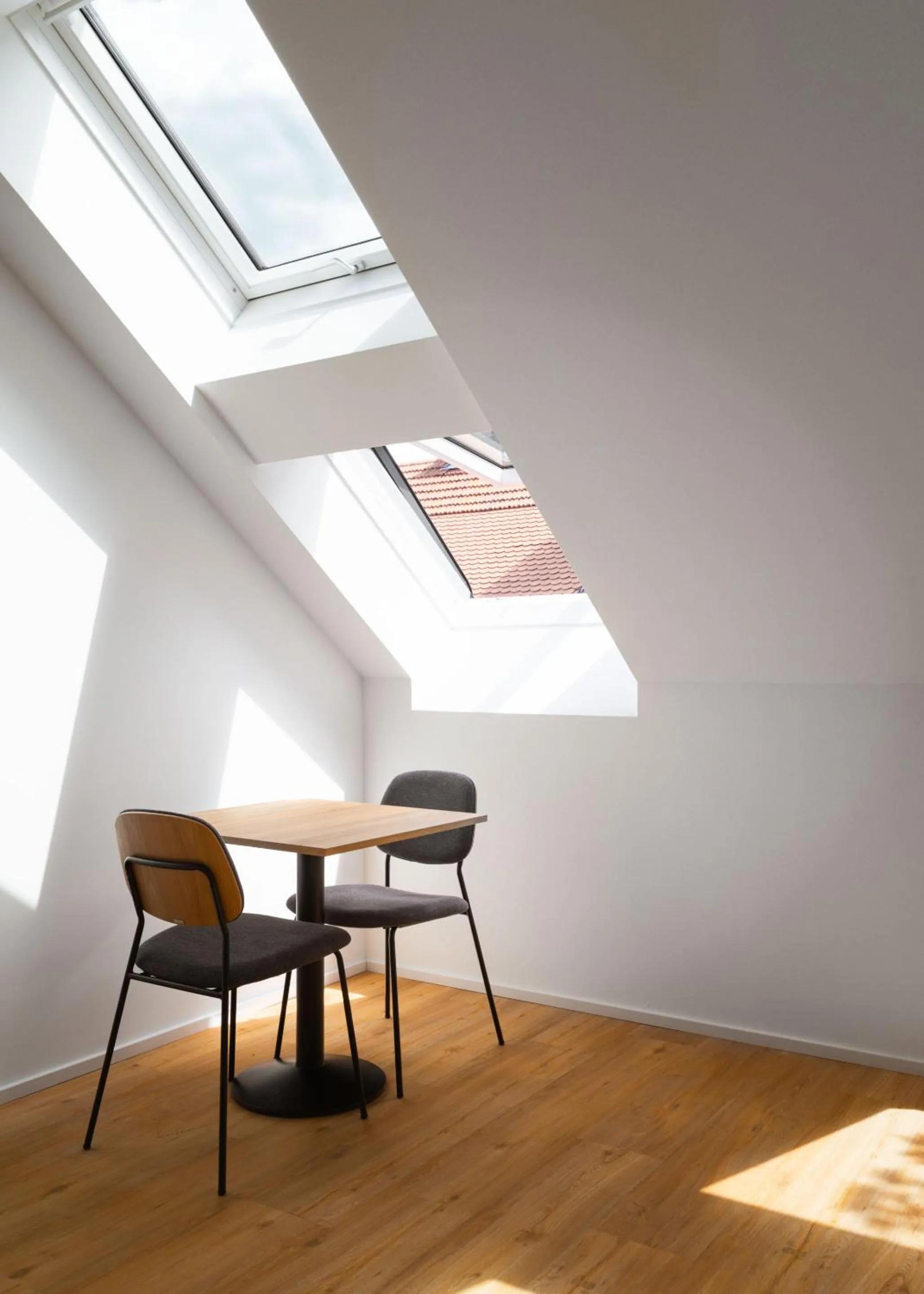 Dining area in Limehome Graz Trauttmansdorffgasse