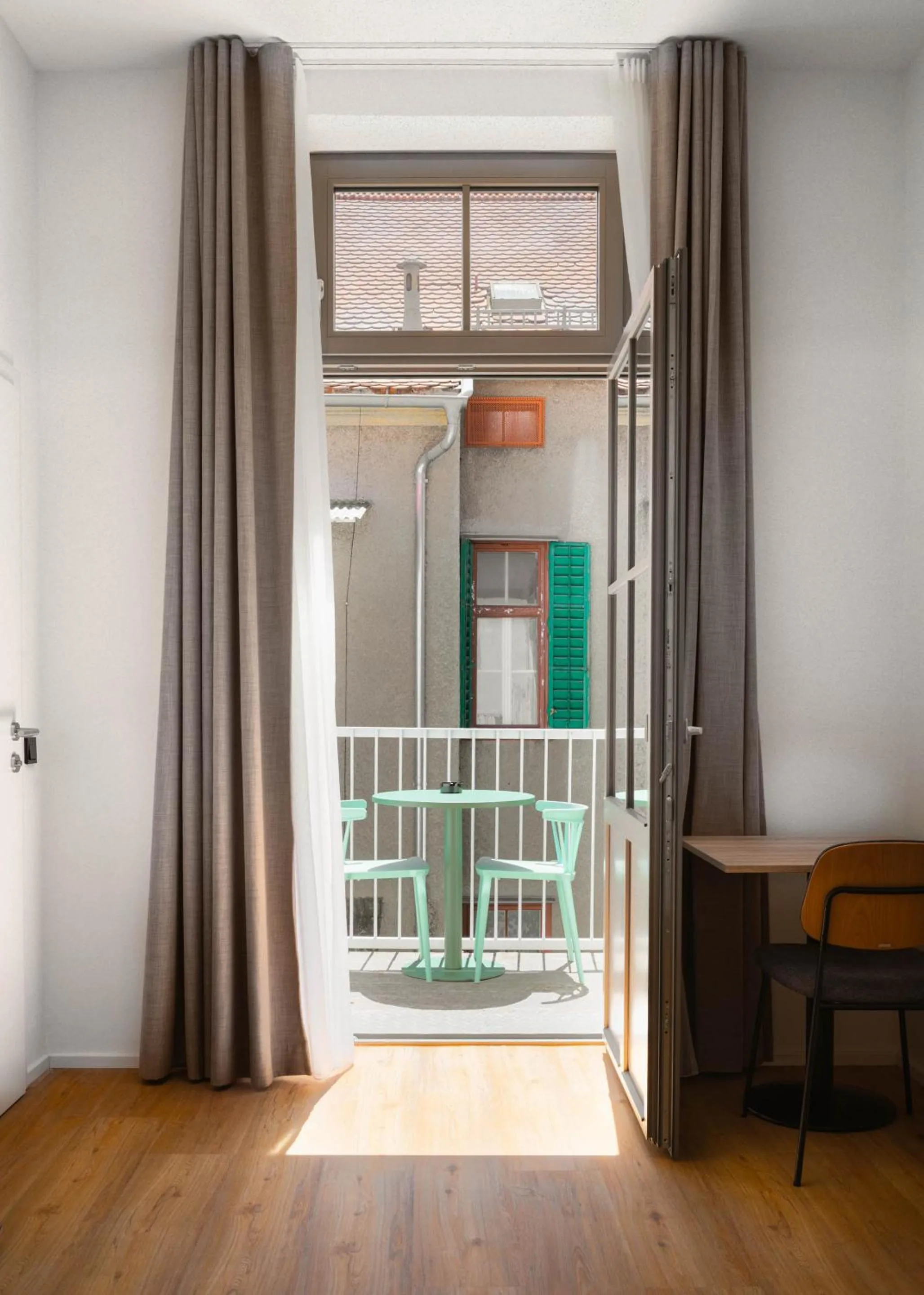 View (from property/room), Bed in Limehome Graz Trauttmansdorffgasse