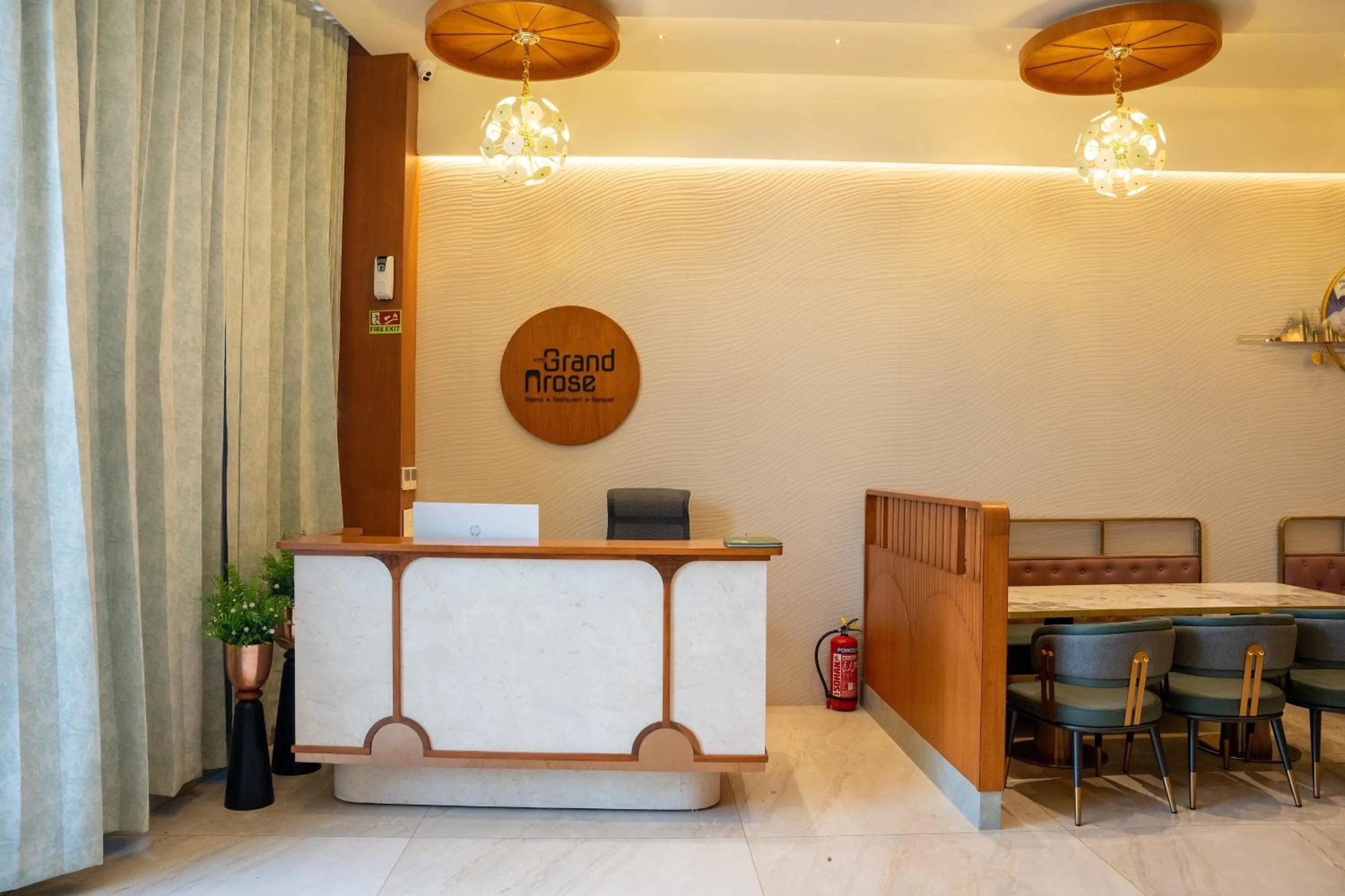 Restaurant/places to eat in Hotel Grand Arose