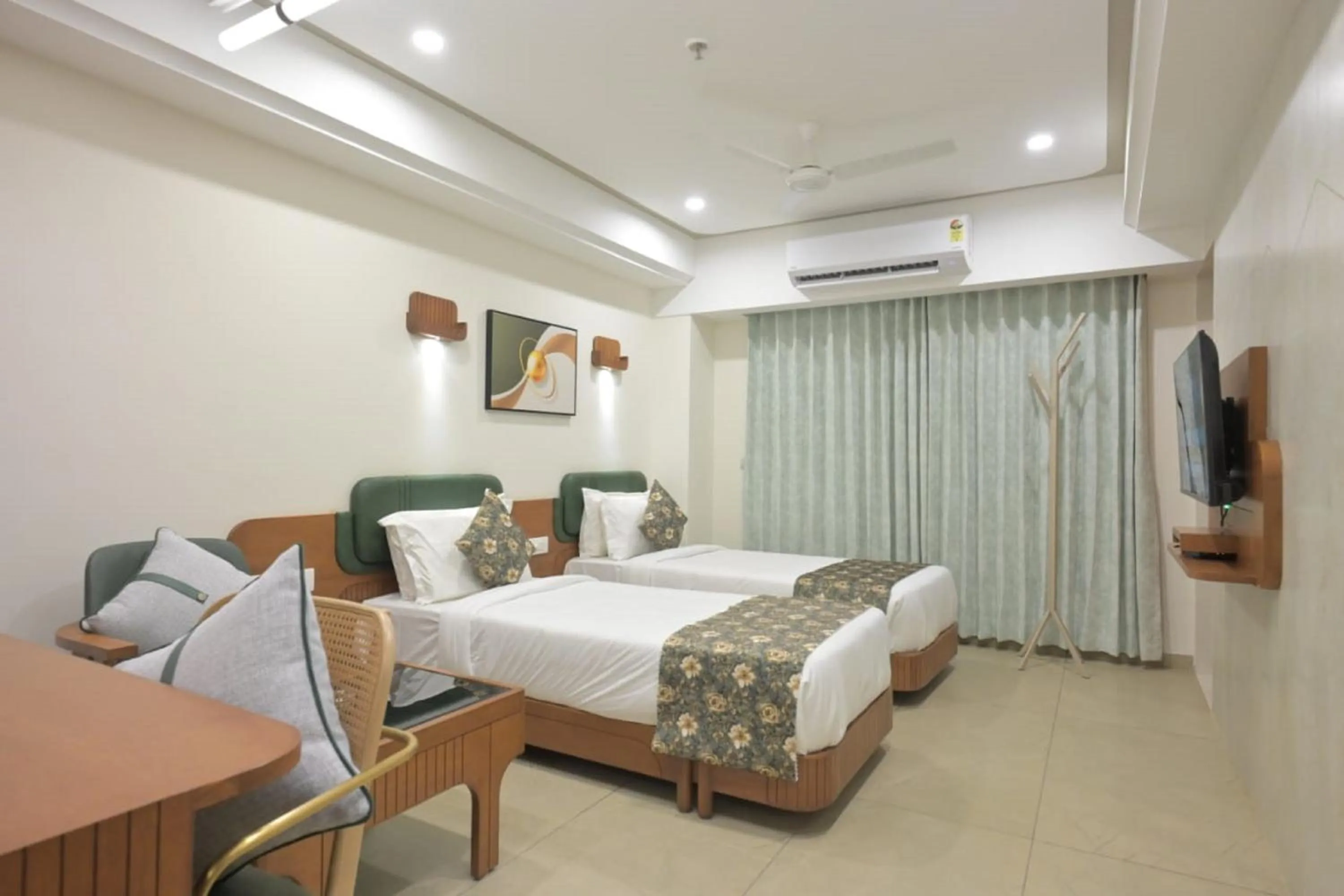 Bed in Hotel Grand Arose