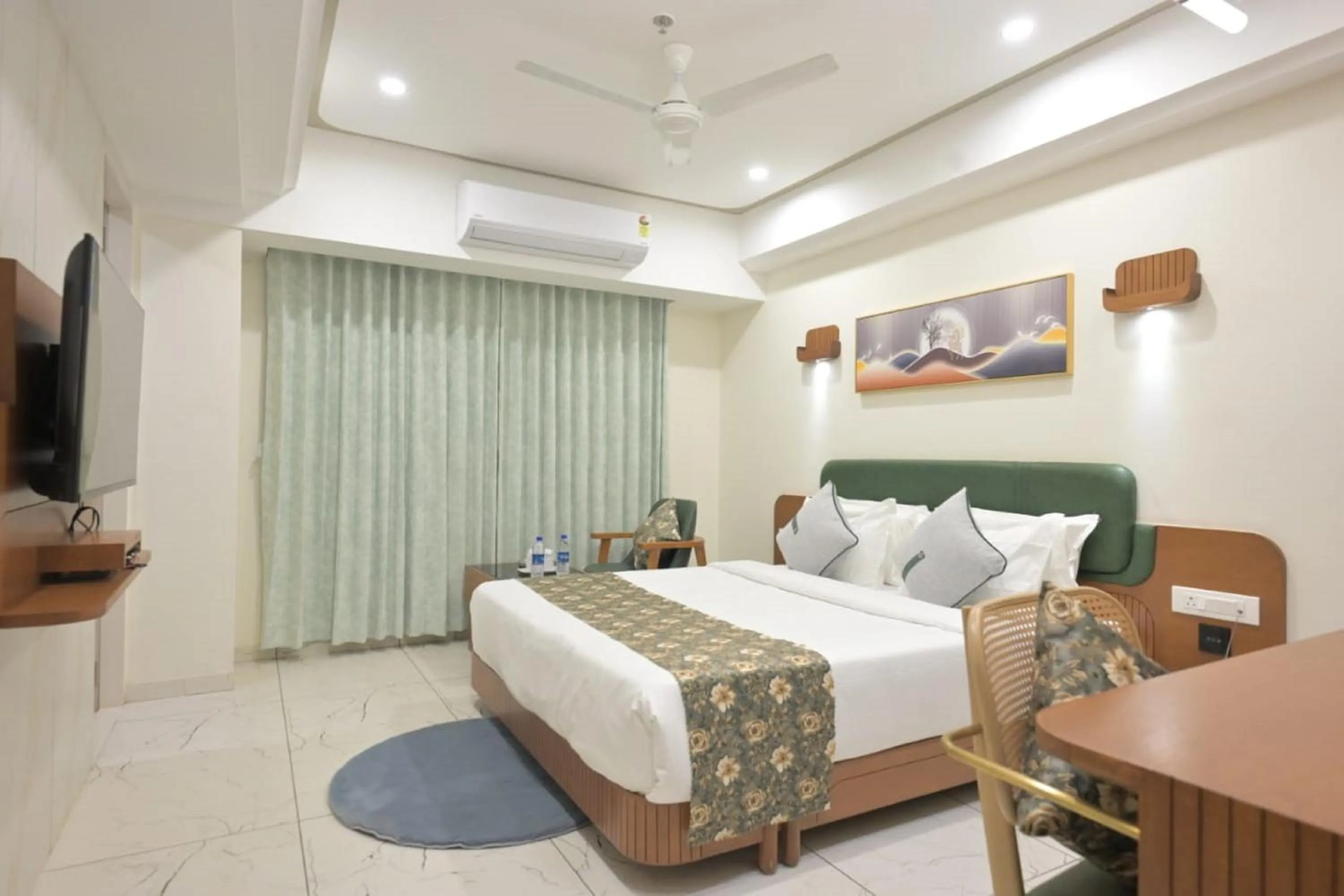 Bed in Hotel Grand Arose