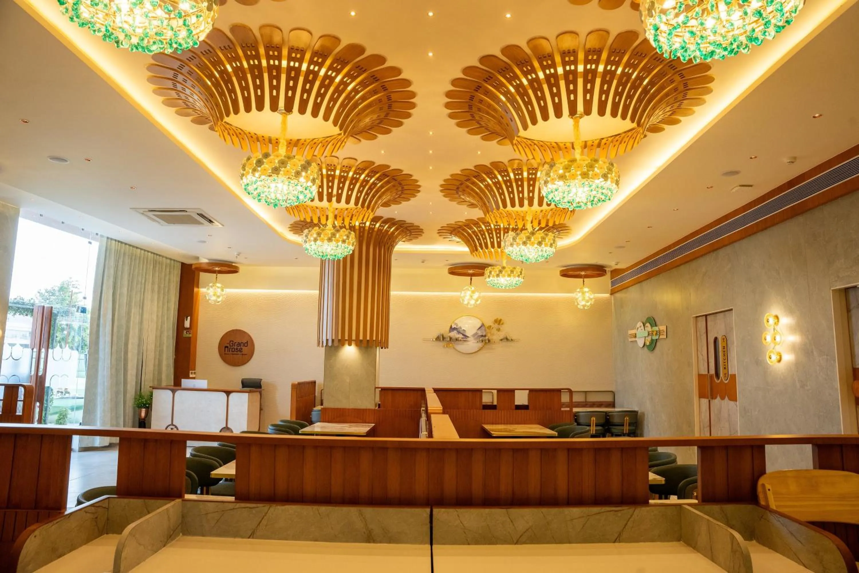 Restaurant/places to eat in Hotel Grand Arose