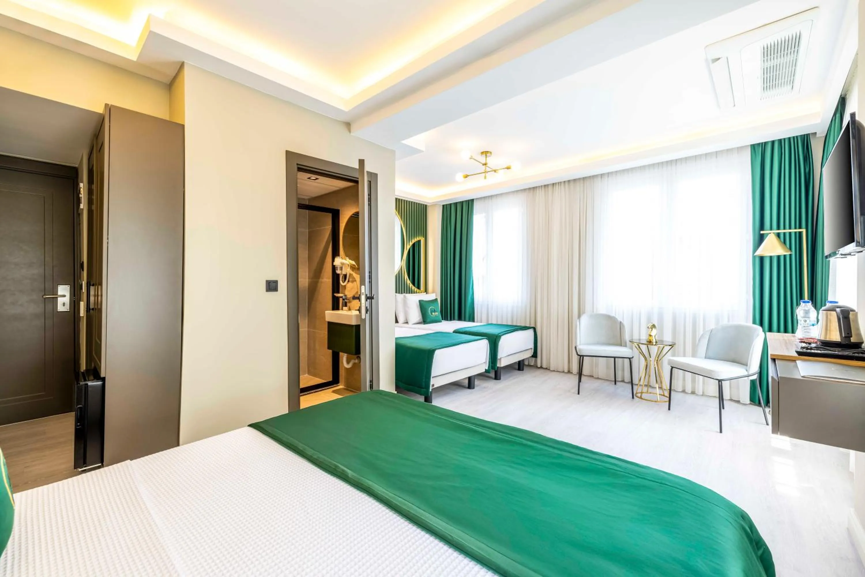 Seating area, Bed in Sistina Old City Hotel