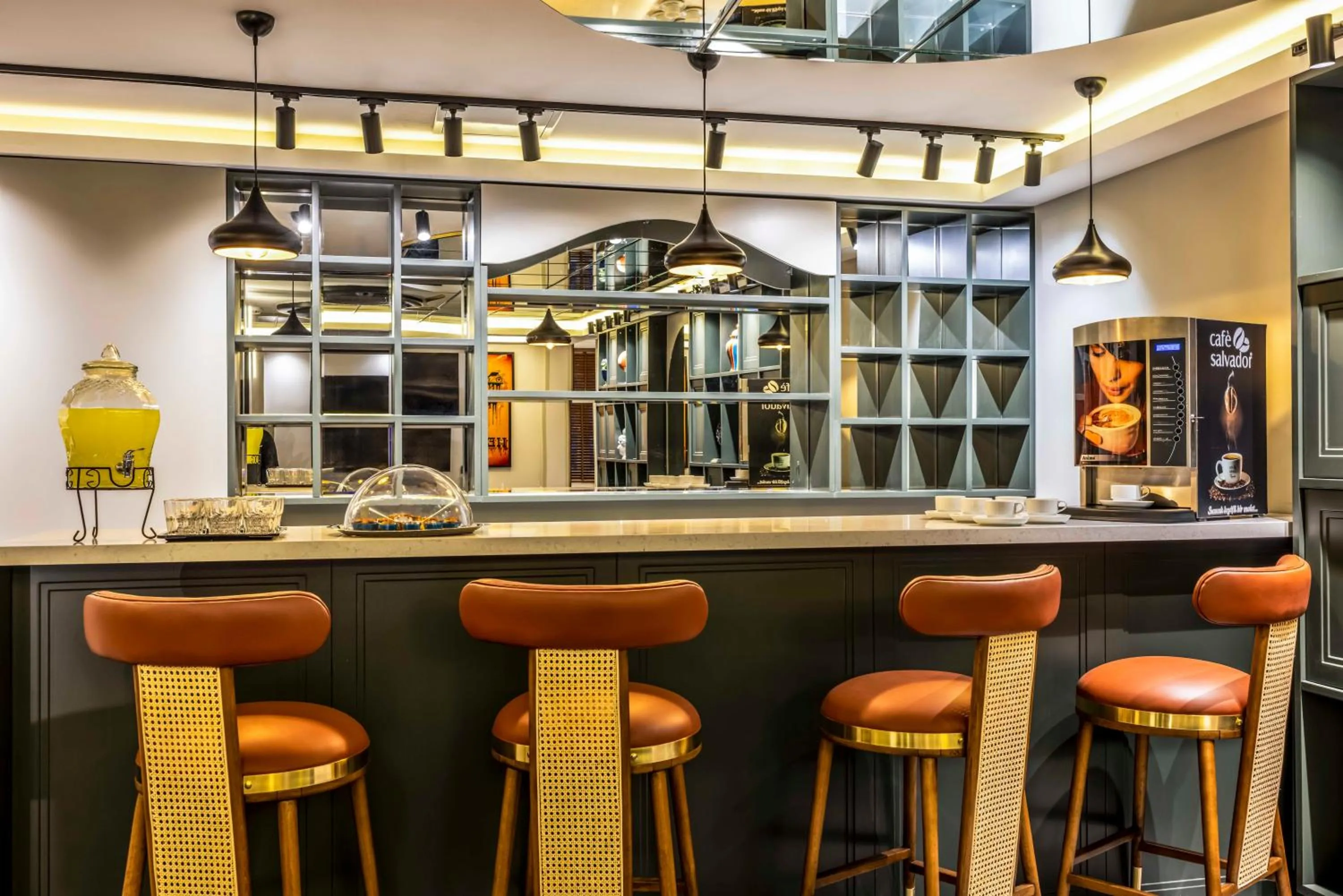 Restaurant/places to eat in Sistina Old City Hotel