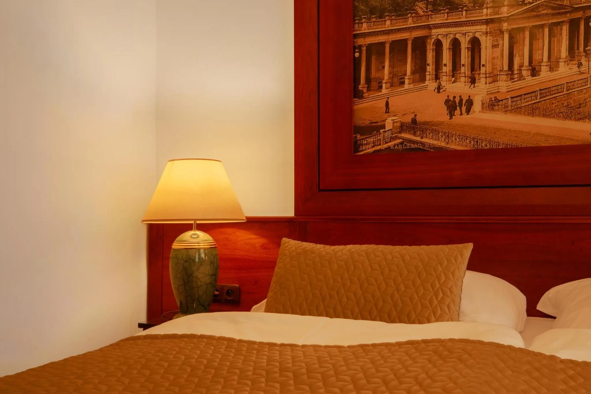 Bed in Hotel Golden Lamb