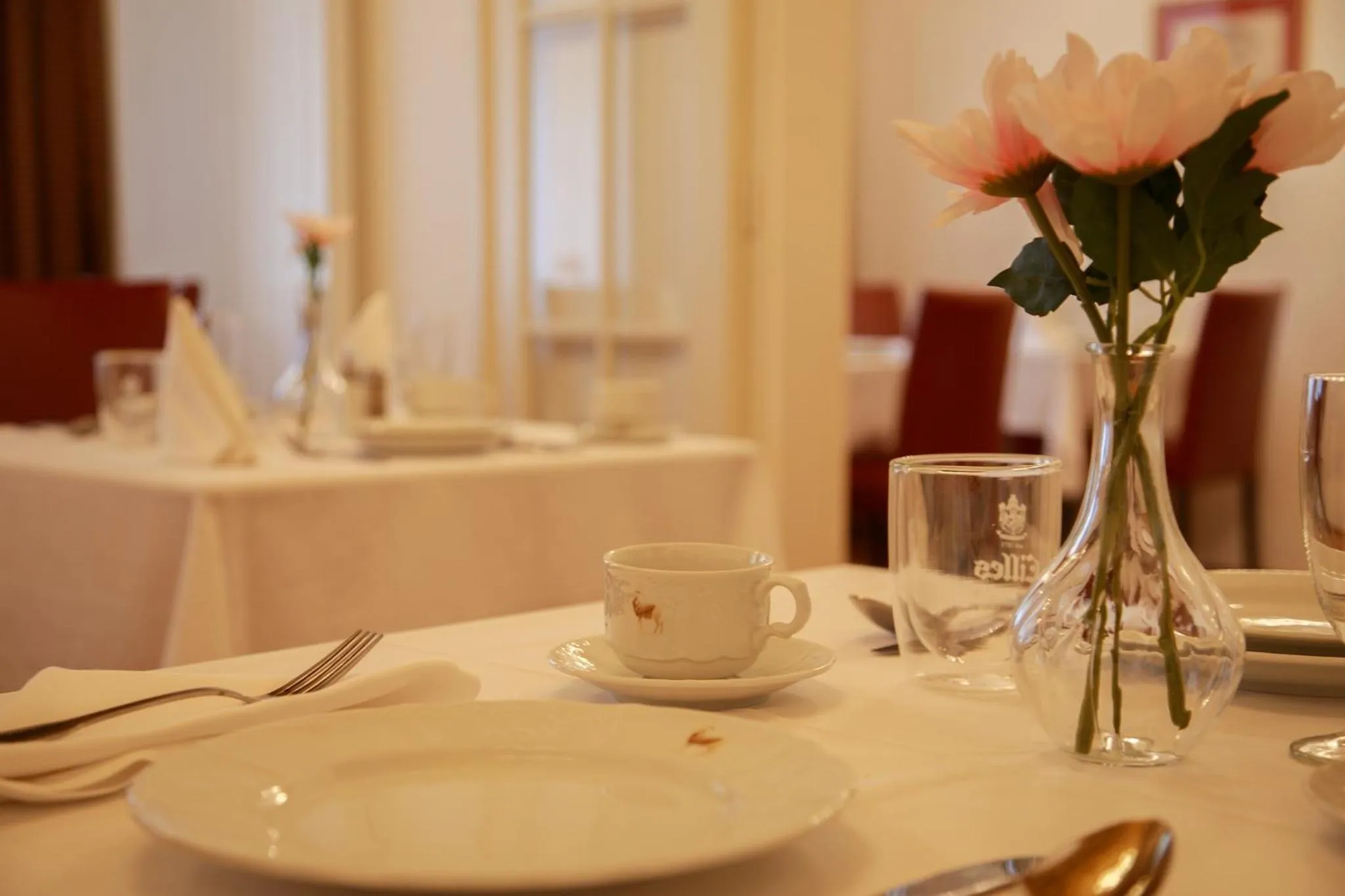 Restaurant/places to eat in Hotel Golden Lamb