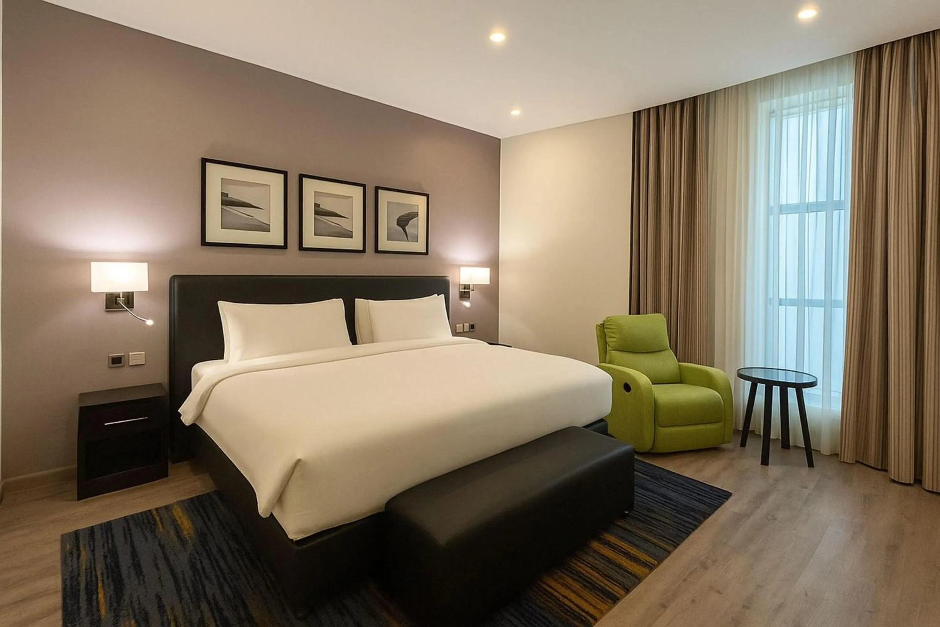 Bedroom, Bed in Radisson Blu Plaza Jeddah