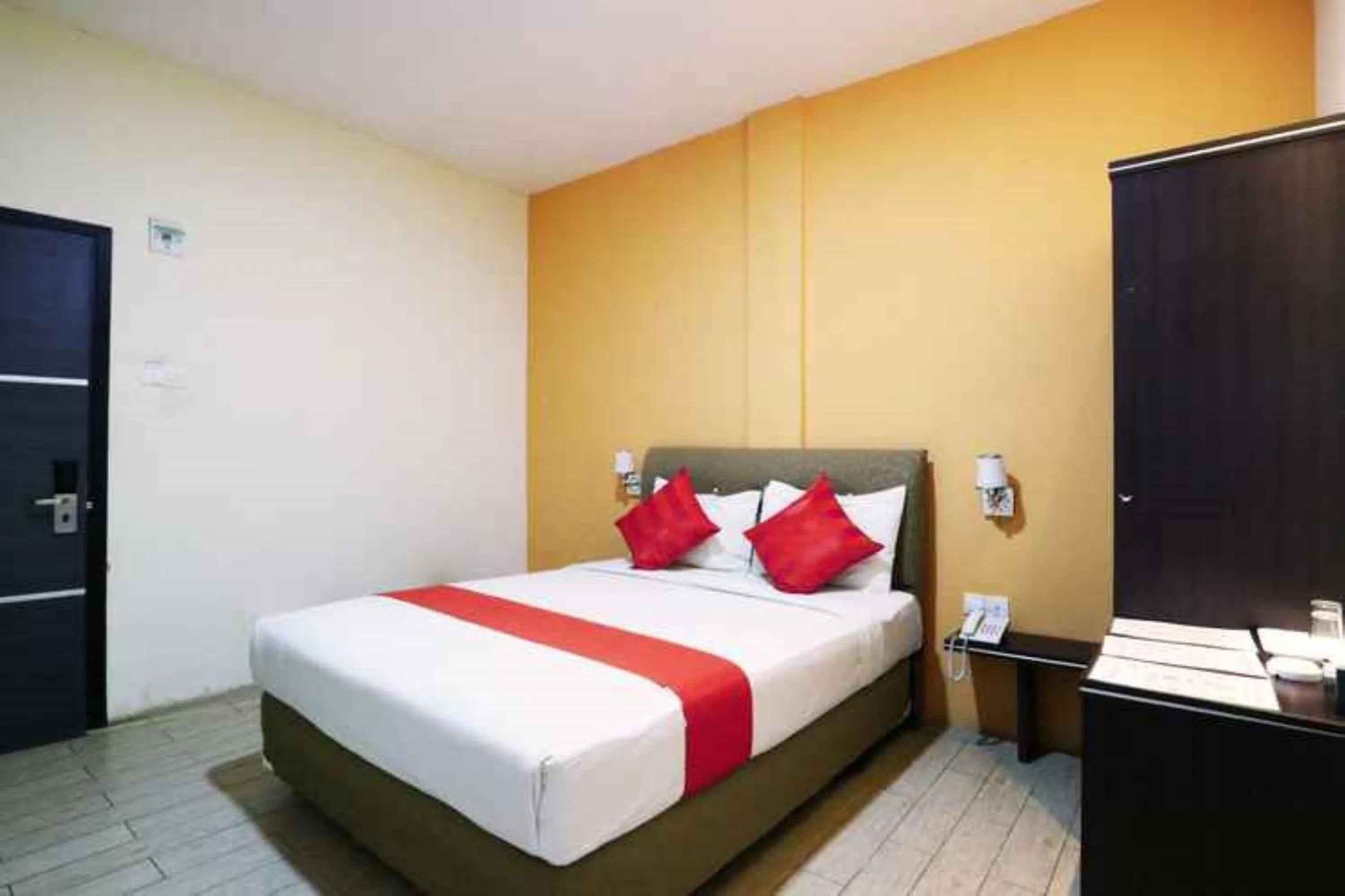Bedroom, Bed in Blitz Hotel Batam Near Sultan Mahmud Ri'ayat Shah