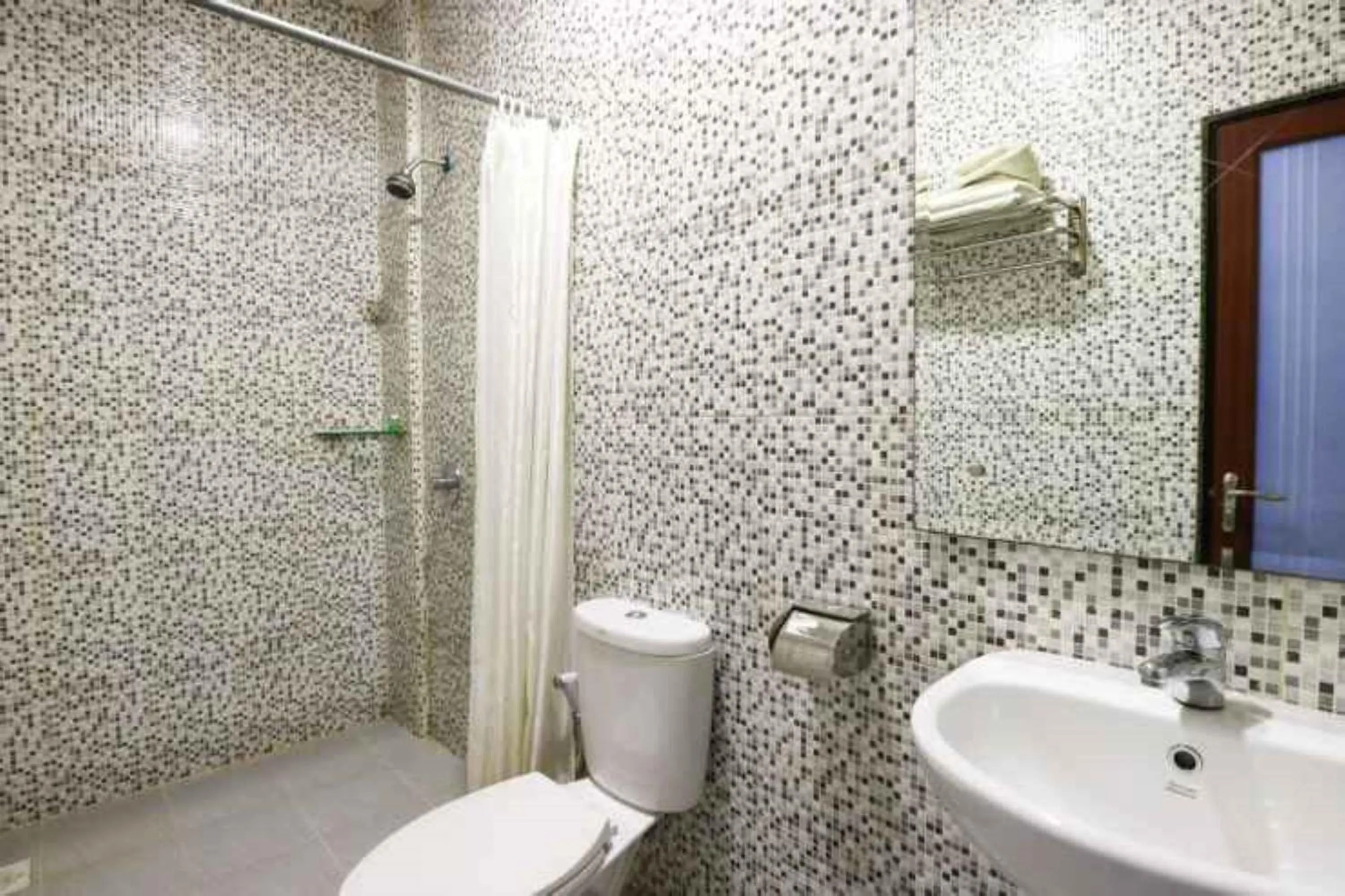 Bathroom in Blitz Hotel Batam Near Sultan Mahmud Ri'ayat Shah