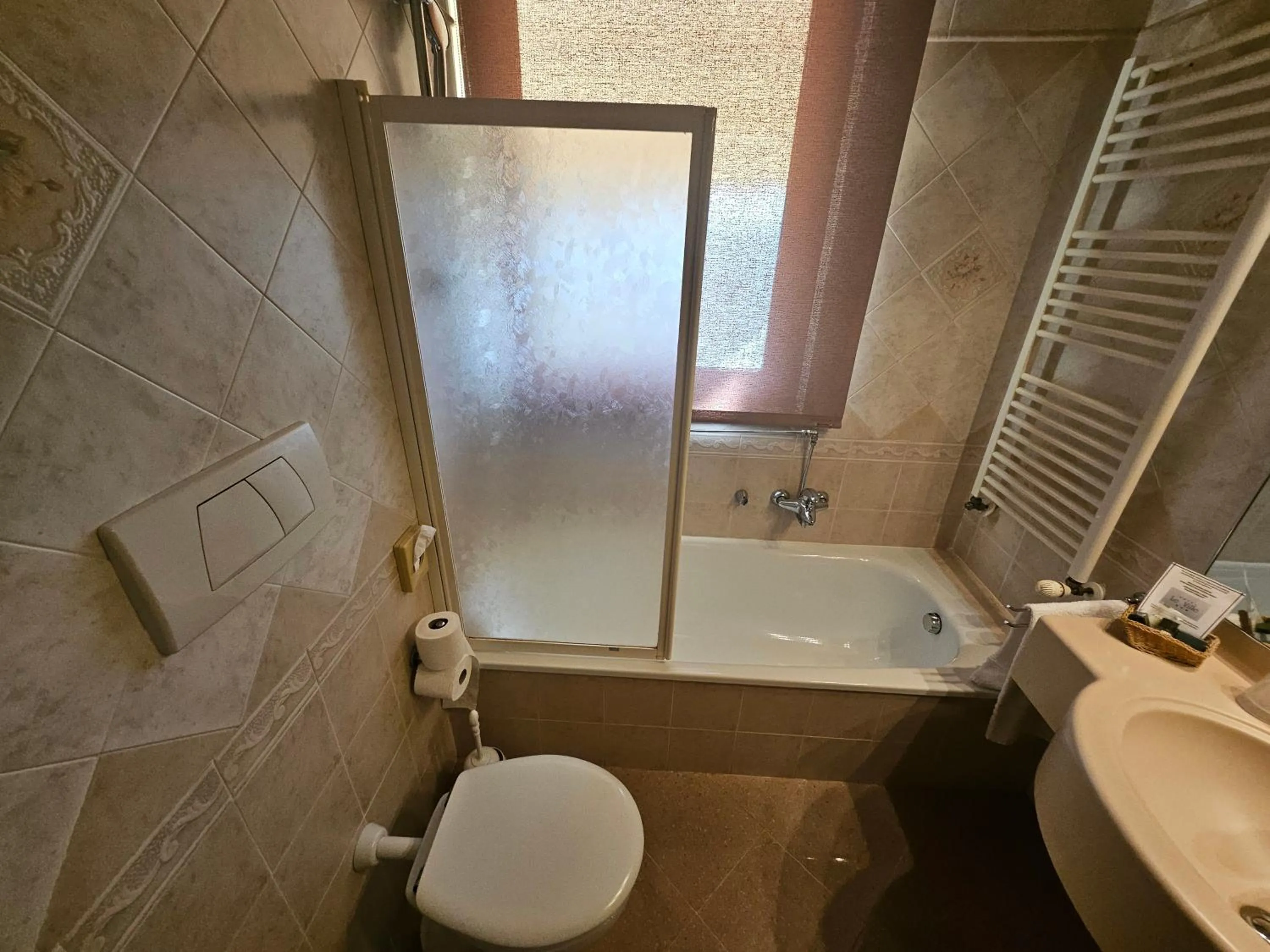 Shower in Hotel Le Ville