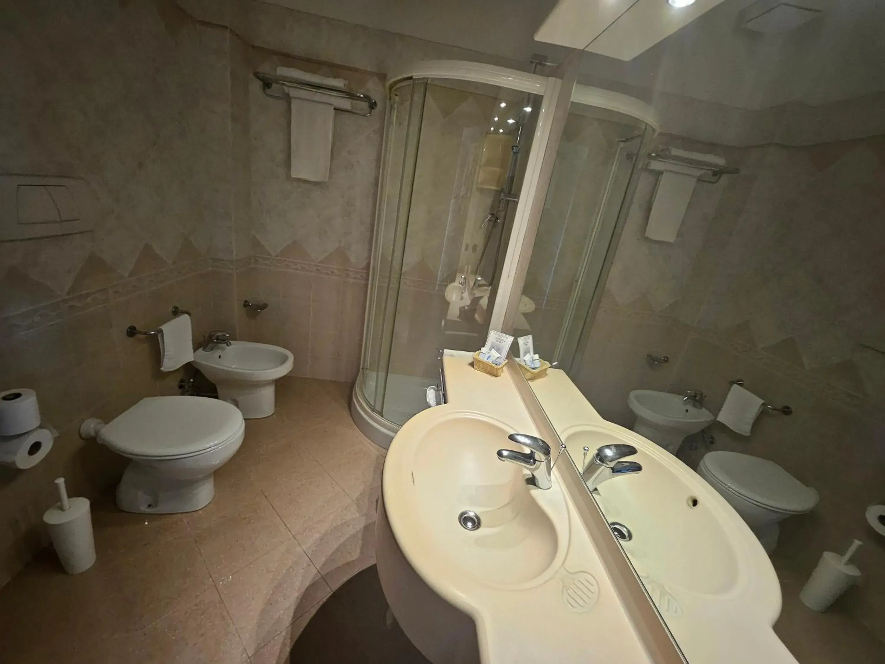 Deluxe Double Room with Balcony in Hotel Le Ville Deluxe Double Room with Balcony in Hotel Le Ville