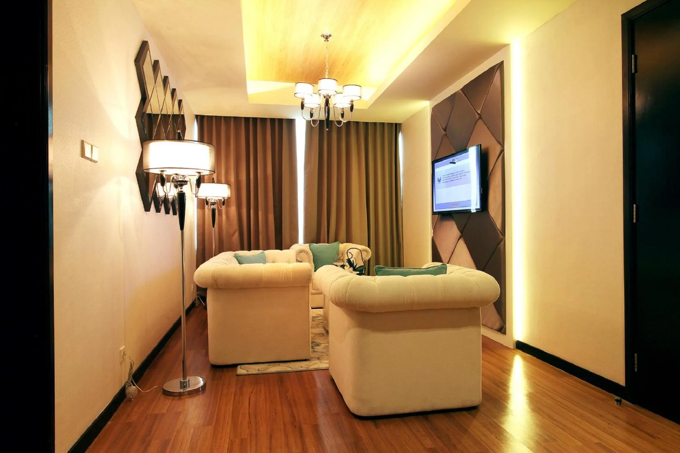 Living room in The Alana Hotel & Convention Center Solo by ASTON