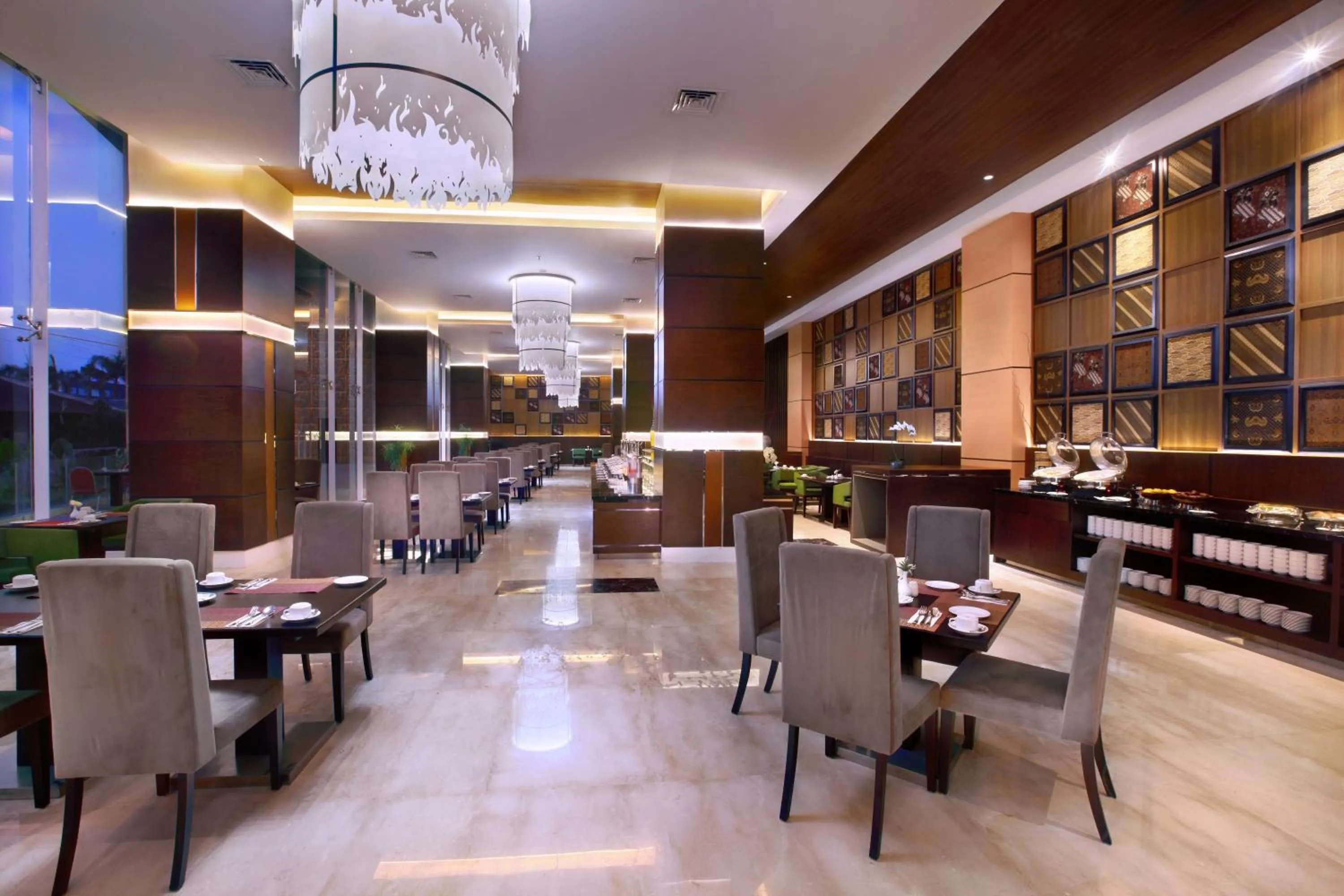 Restaurant/places to eat in The Alana Hotel & Convention Center Solo by ASTON