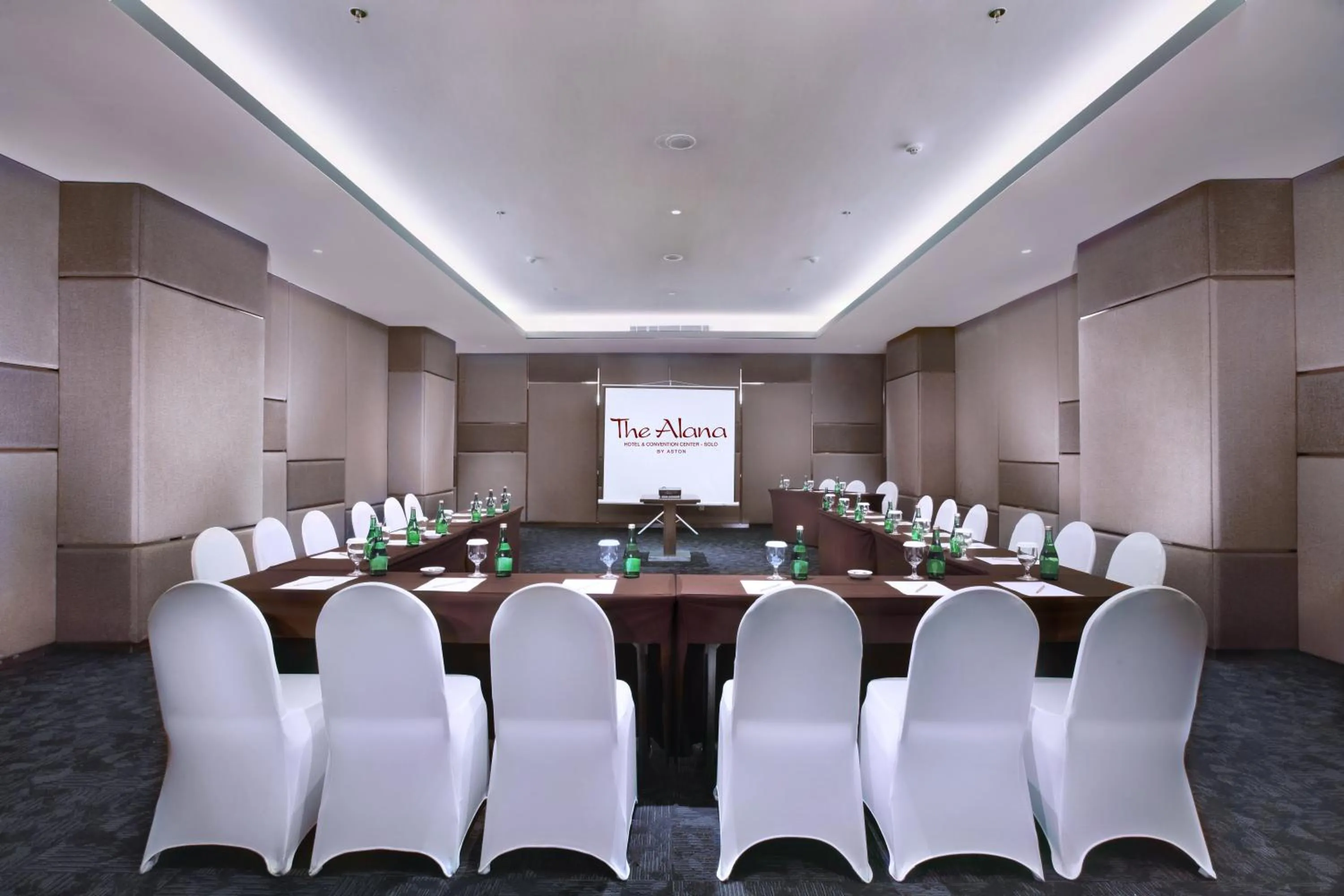 Meeting/conference room in The Alana Hotel & Convention Center Solo by ASTON